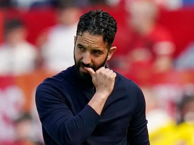 “Manchester United Transfer Update: Sancho Exit Stalls as Amorim Prioritises Midfielder and Goalkeeper