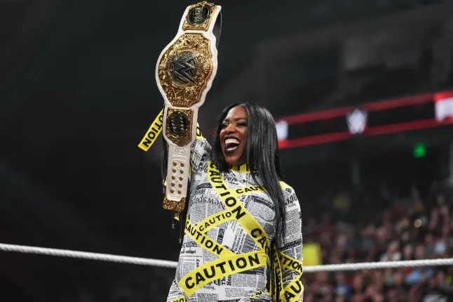 WWE Star Naomi Announces Pregnancy, Relinquishes Women’s World Championship