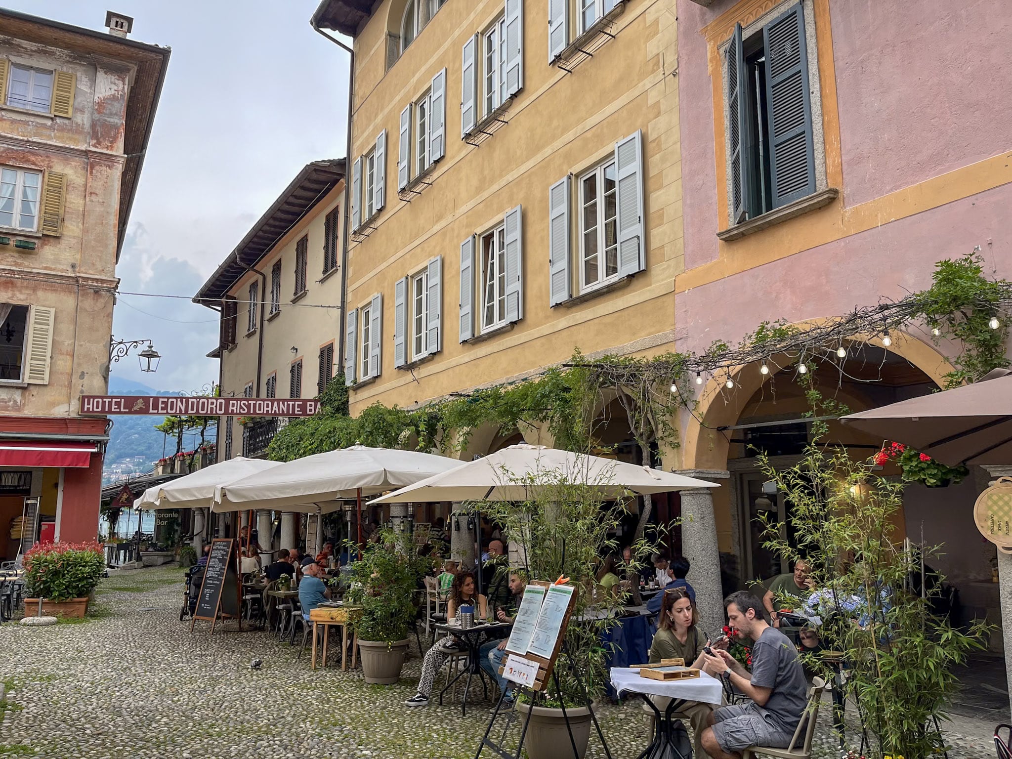 洋書NEW RESTAURANTS2 IN ITALYシルヴィオ・サン・ピエトロ Orta San Giulio: Italy Preserved In Amber, With Better Aperitivo
