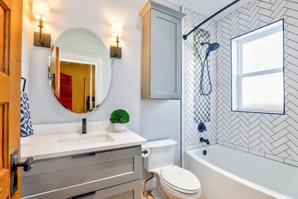 14 Ways to Make Your Bathroom Look Expensive on a Budget 3 2