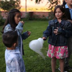 cotton candy catering makes kids happy