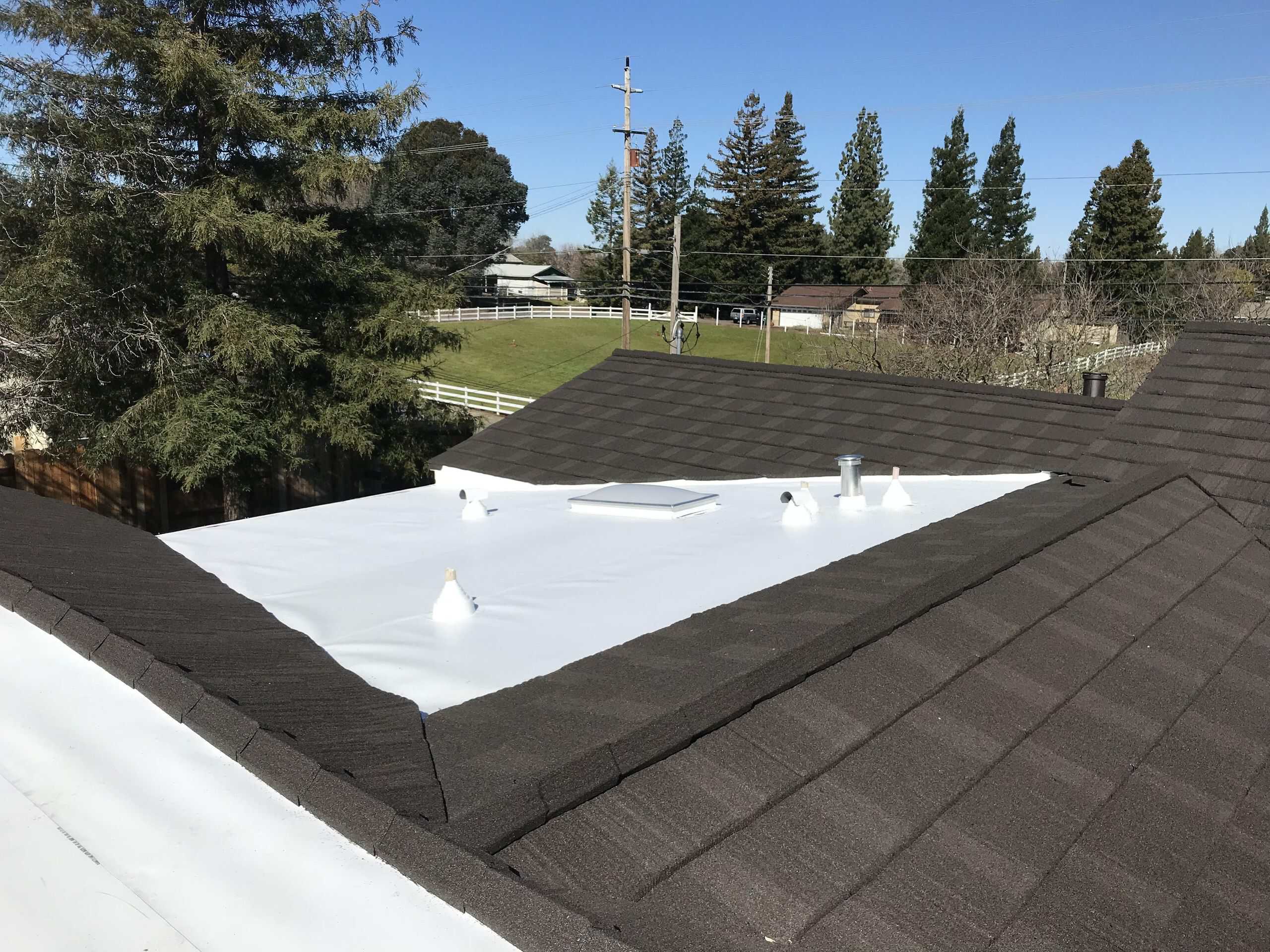 Flat roofing installation in the Pacific Northwest