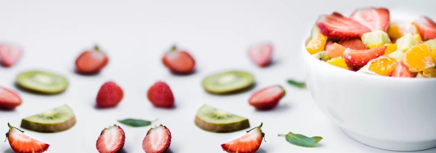Mangiare solo frutta la sera, fa dimagrire?