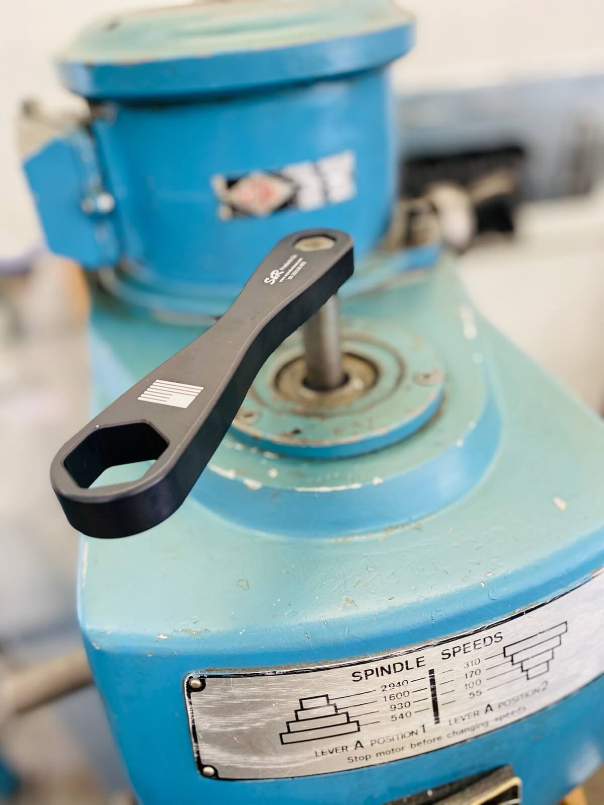 Retention Knob Handle