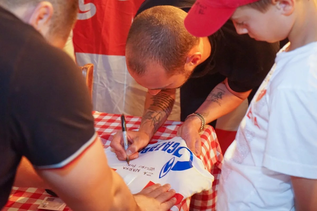 Kapiten i golman Crvene Zvezde u Čikagu sa delijama