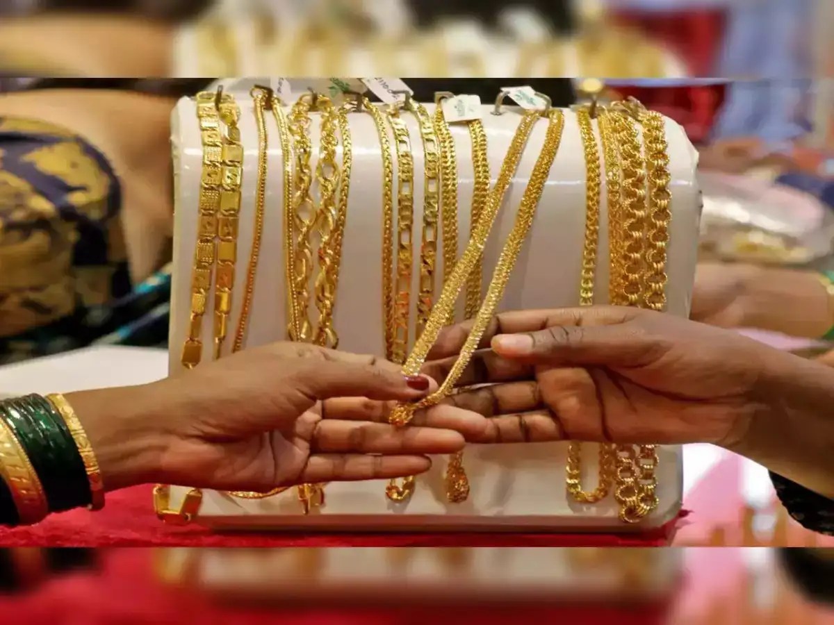 Gold Pulls Back As Traders Rotate Into Dollar And Bonds