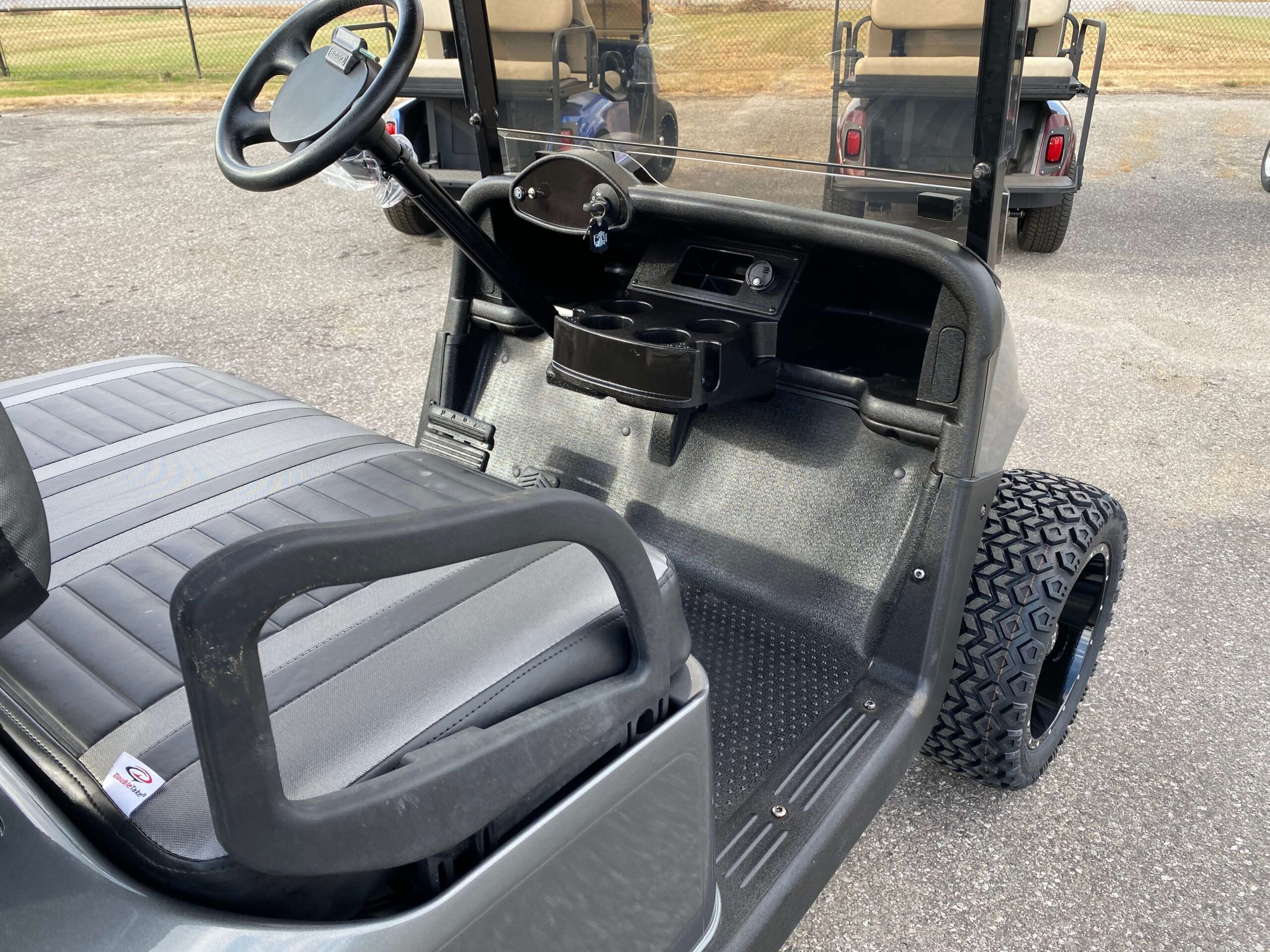 2018 EZGO RXV photo 2
