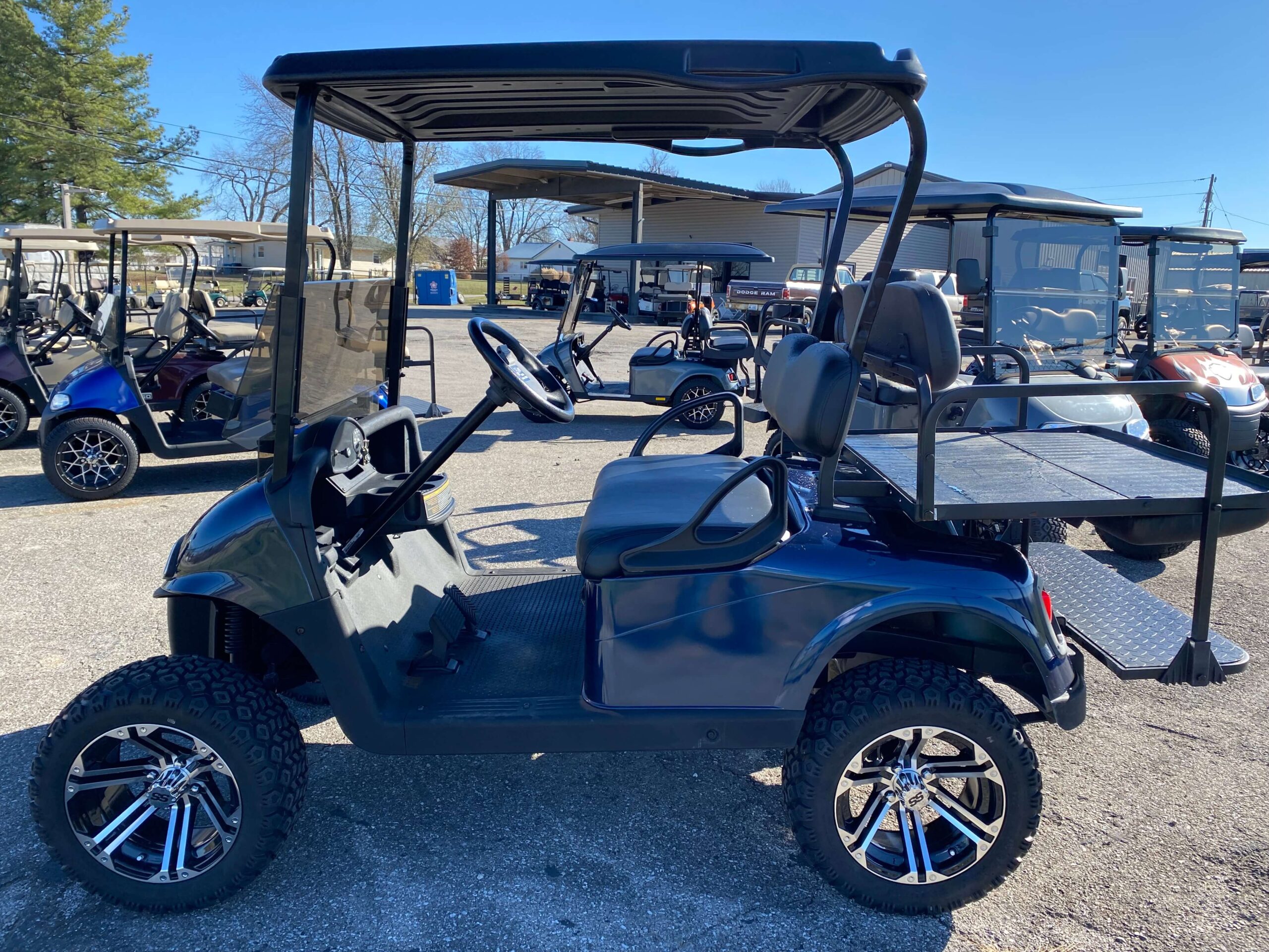 2017 EZGO RXV photo 3