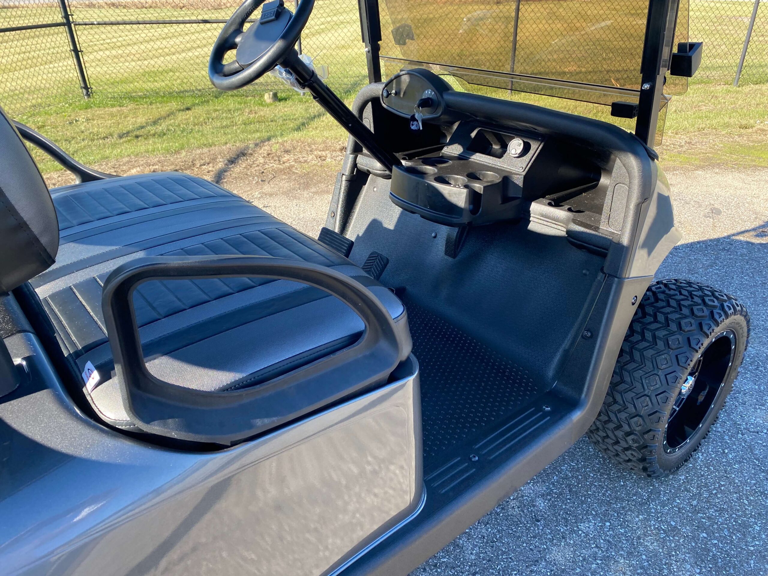 2018 EZGO RXV photo 2