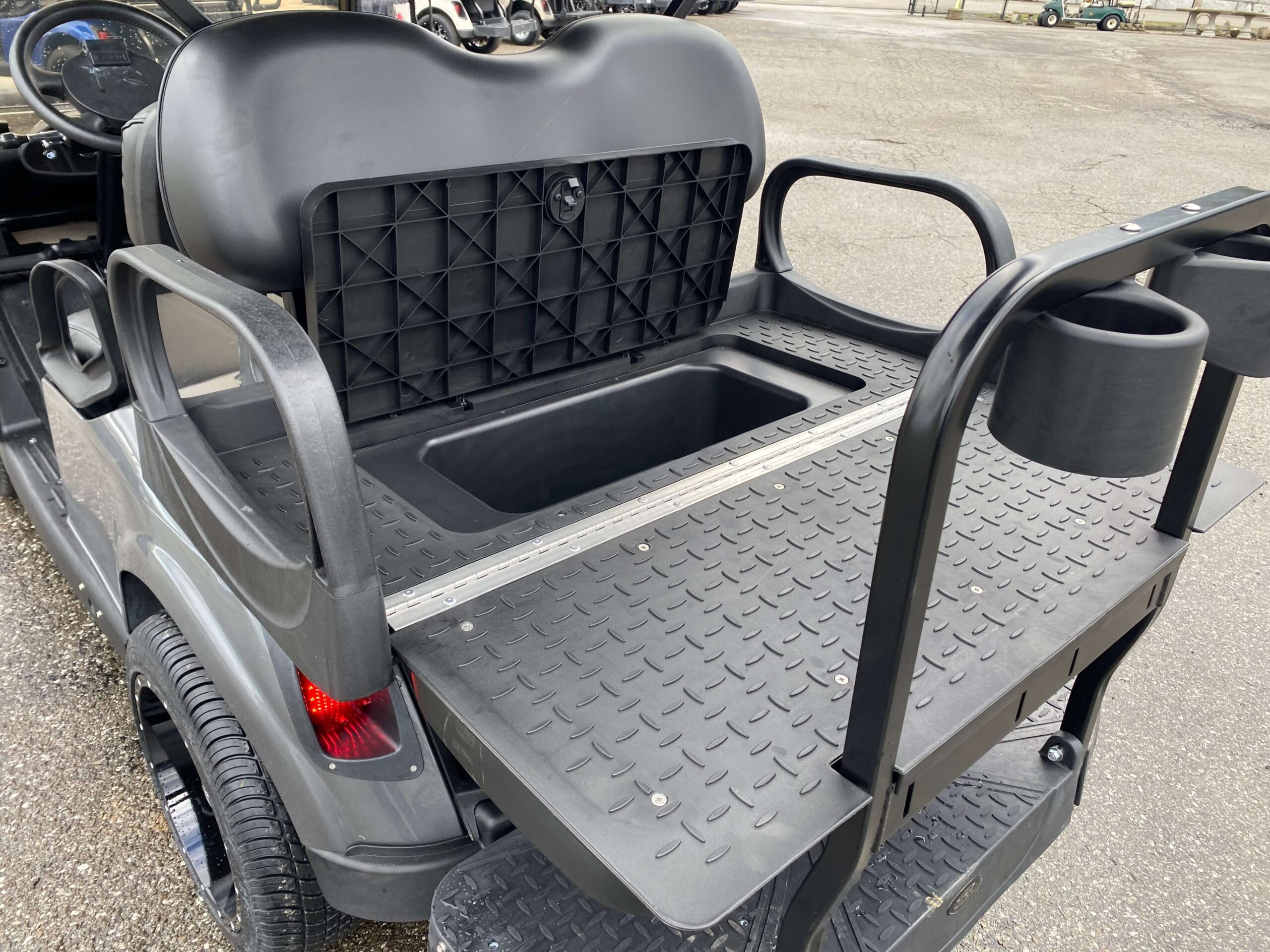 2018 EZGO RXV photo 4
