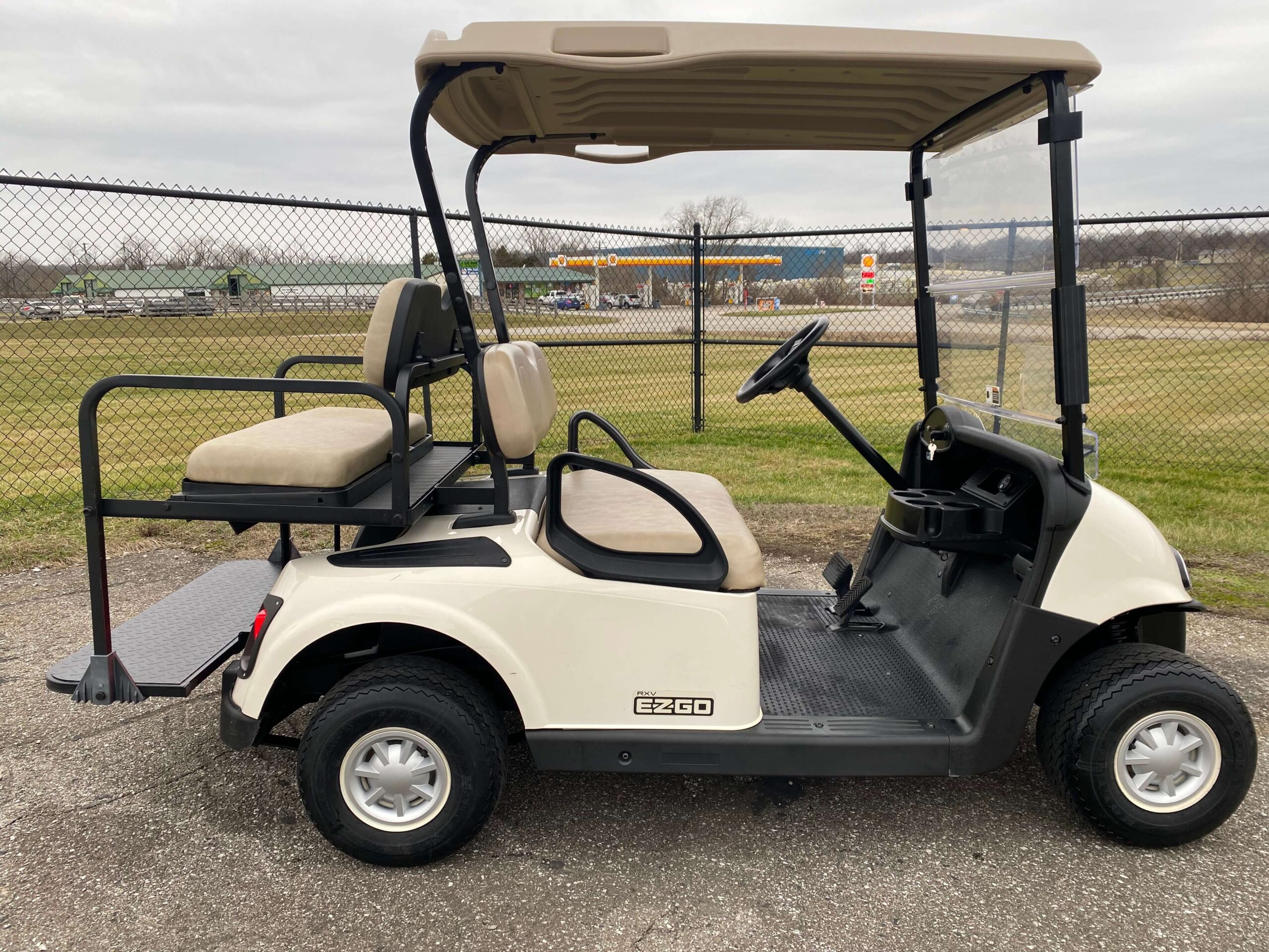 2018 EZGO RXV