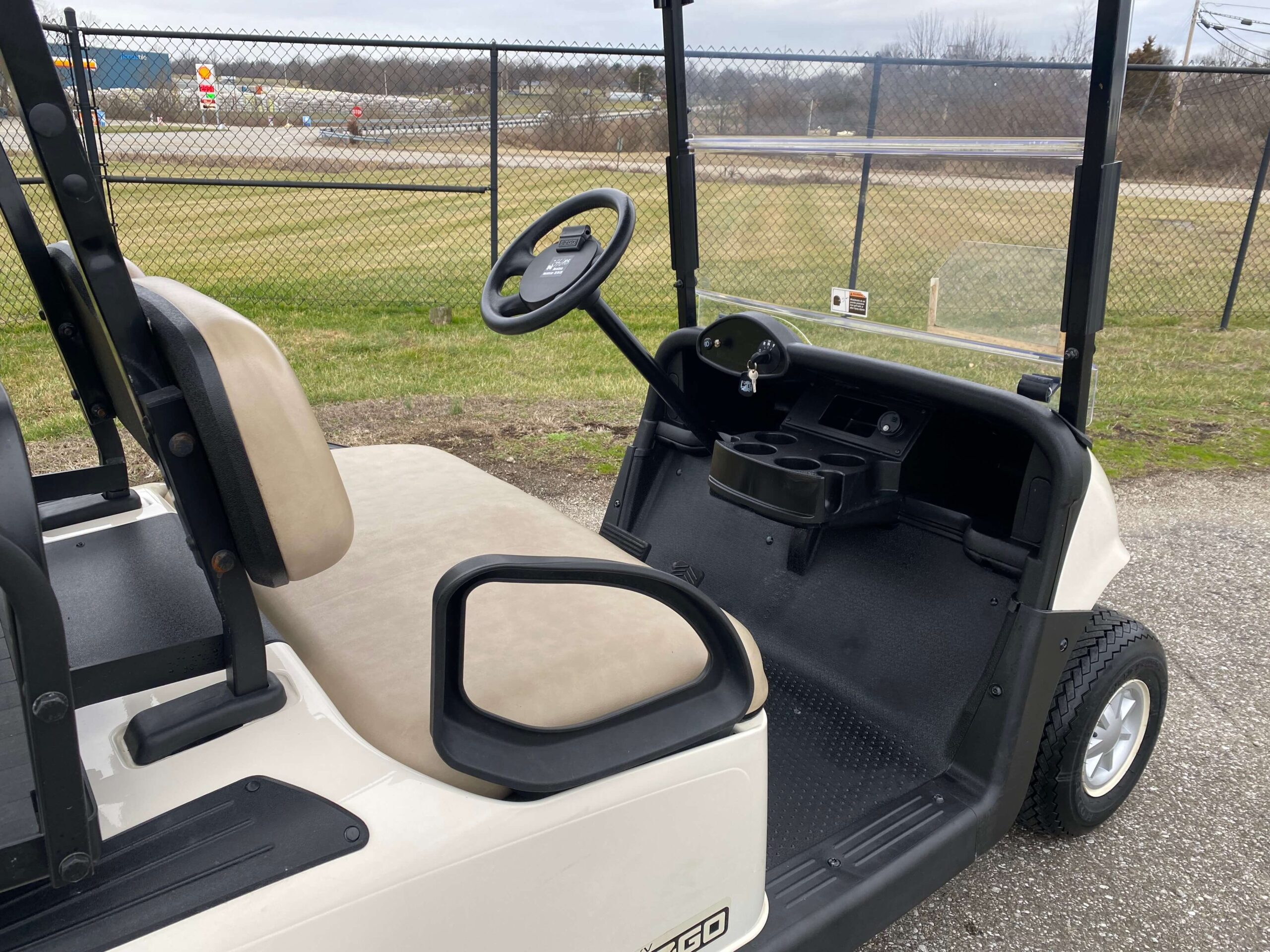 2018 EZGO RXV photo 3