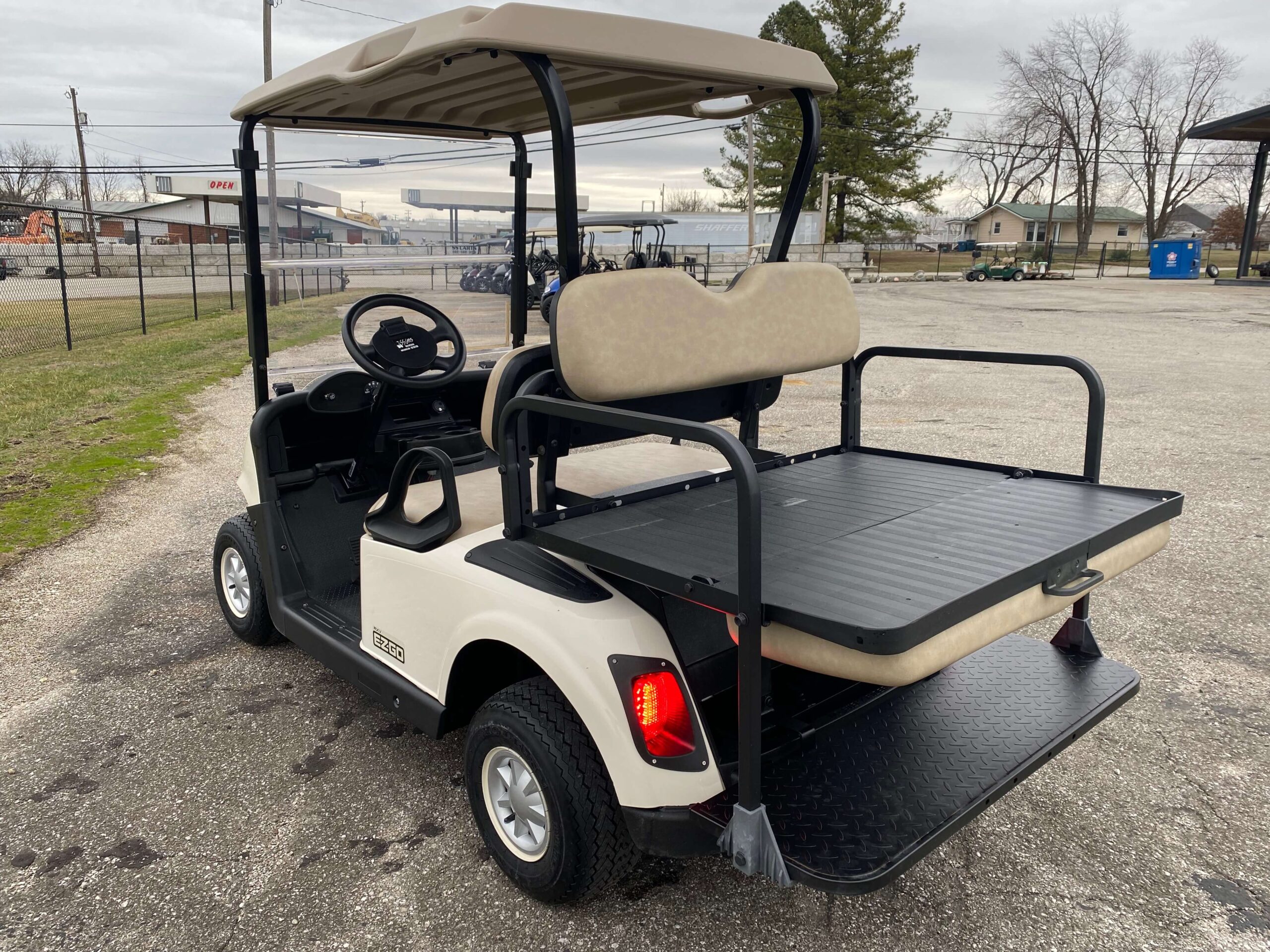 2018 EZGO RXV photo 4