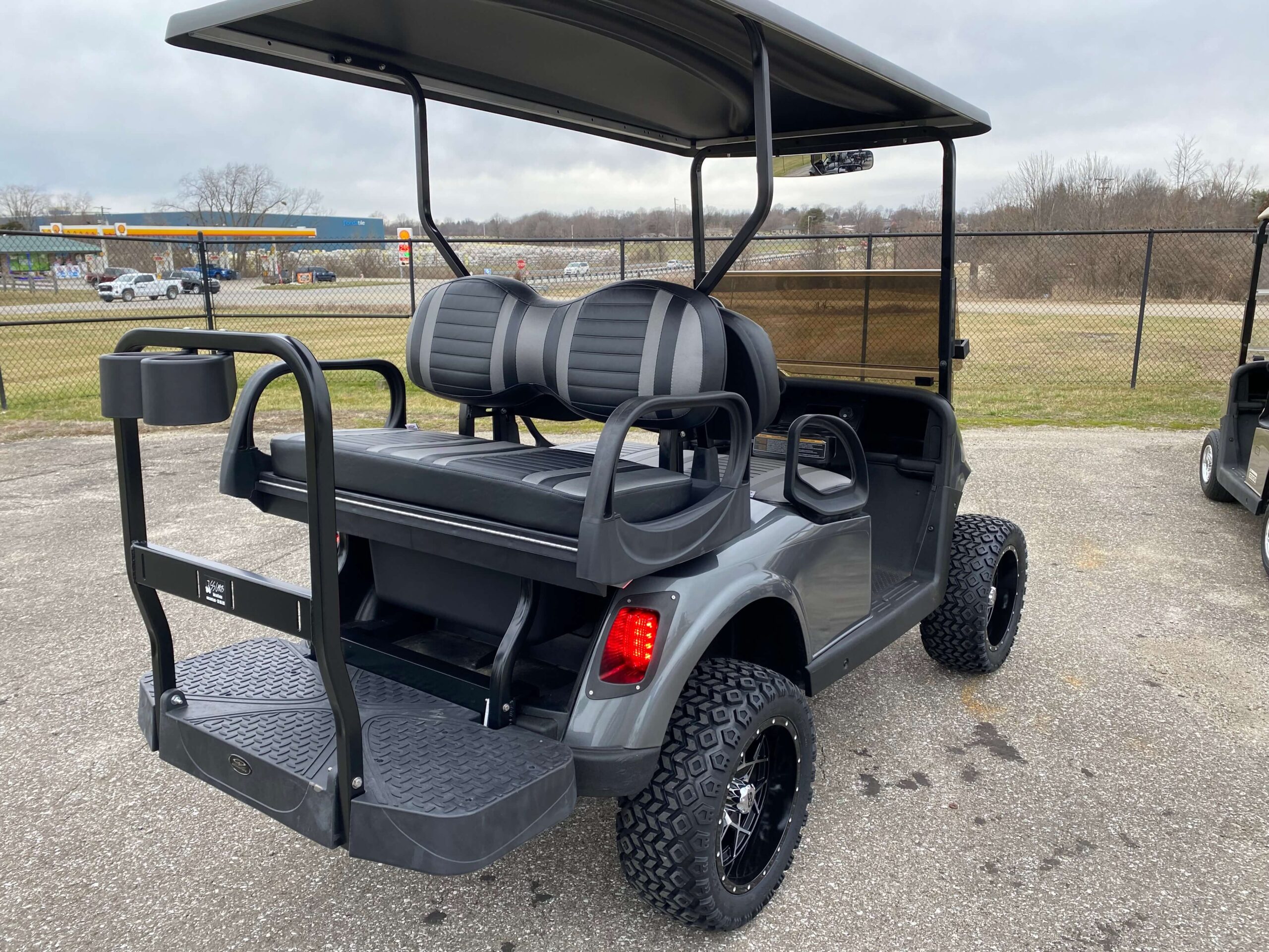 2018 EZGO RXV photo 3