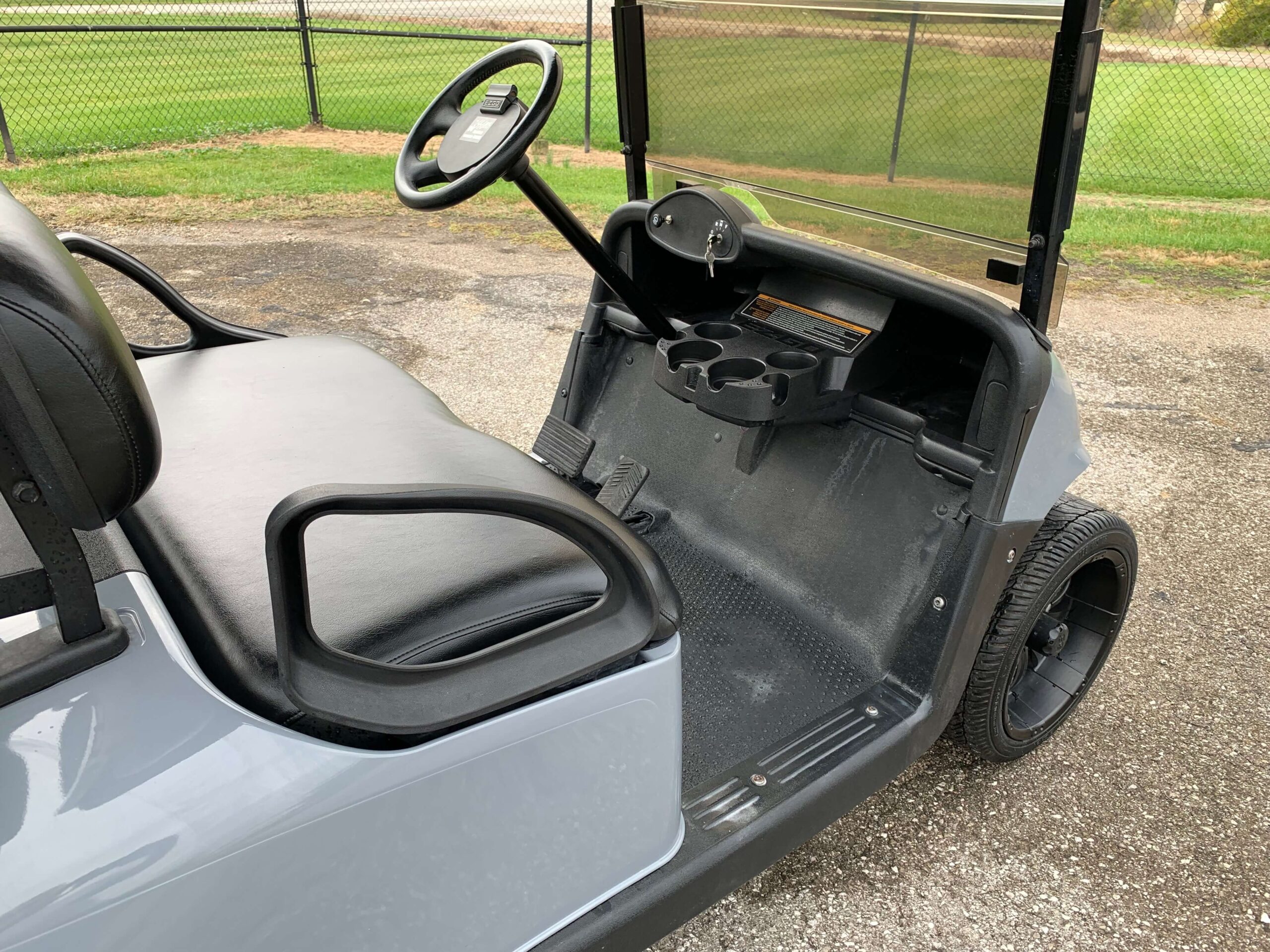 2015 EZGO RXV photo 2