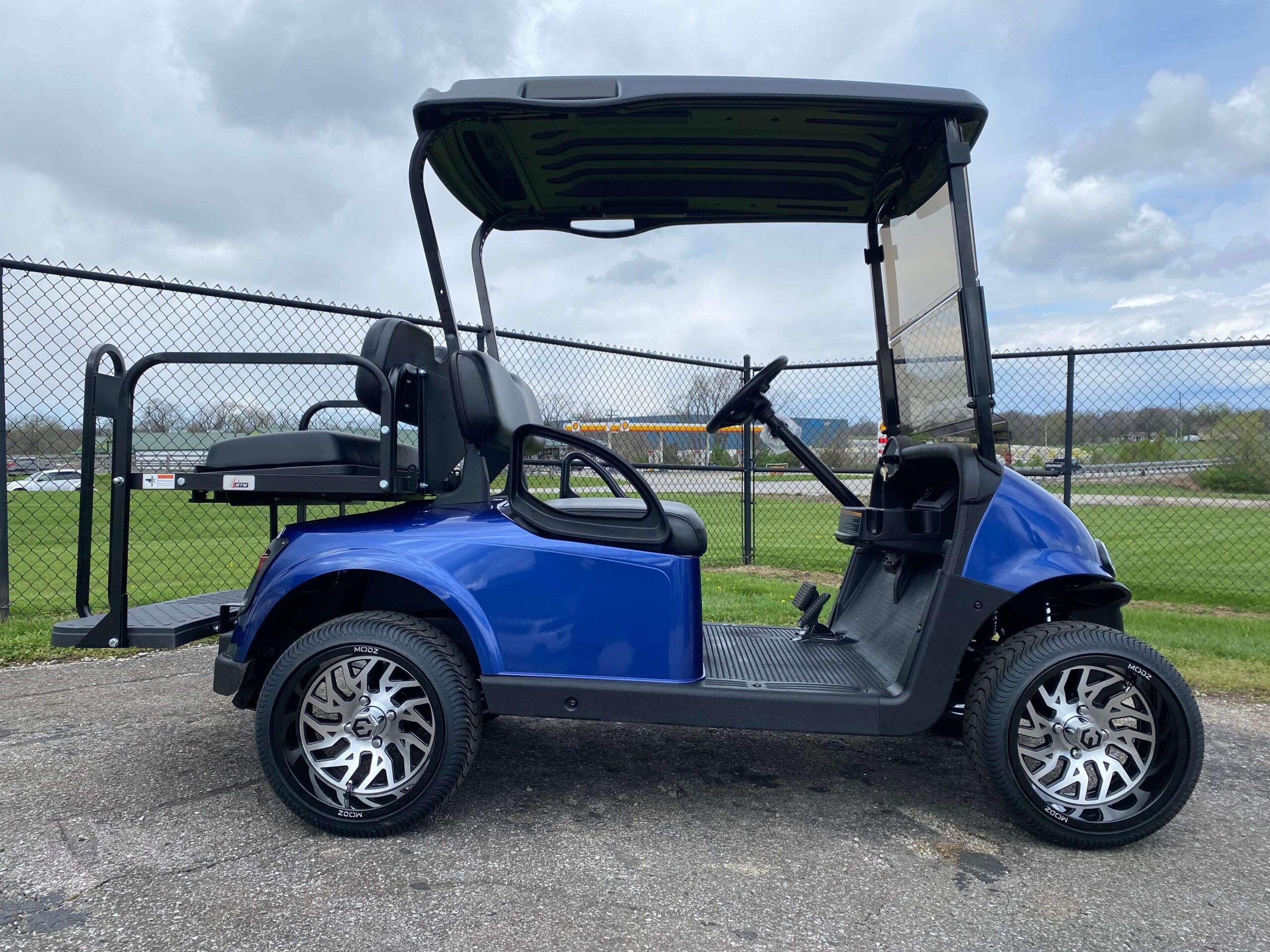 2018 EZGO RXV photo 2