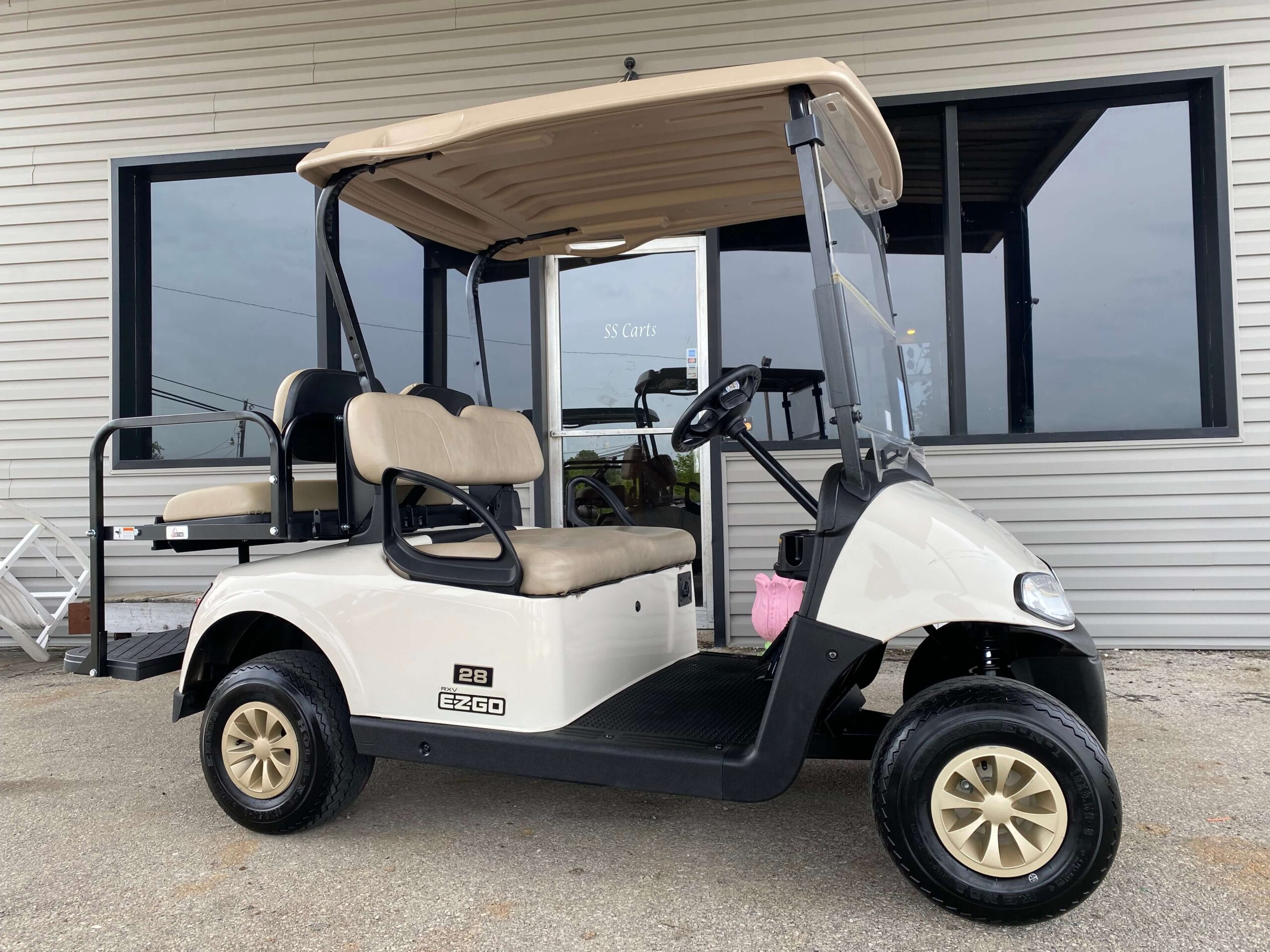 2018 EZGO RXV