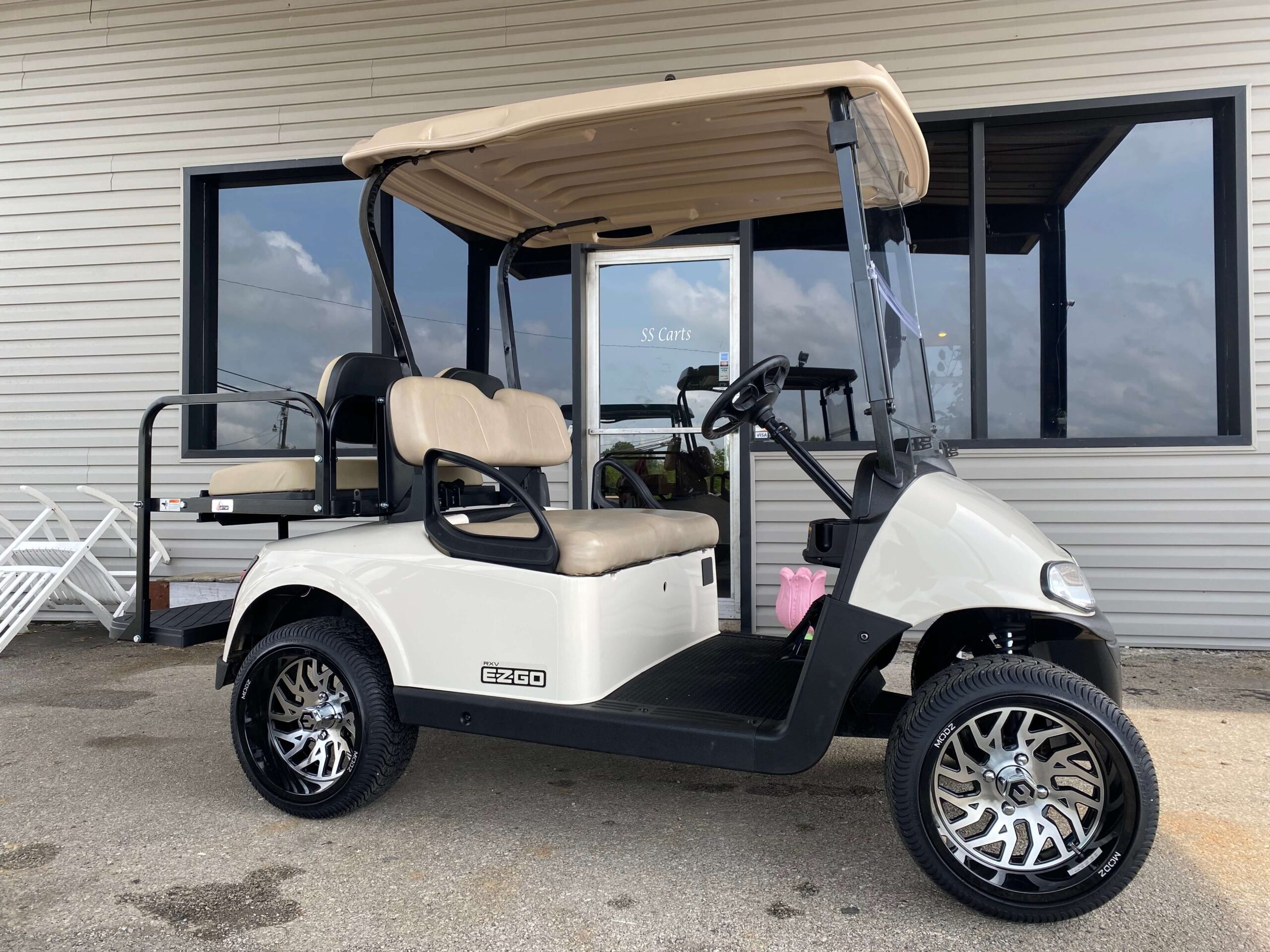 2018 EZGO RXV