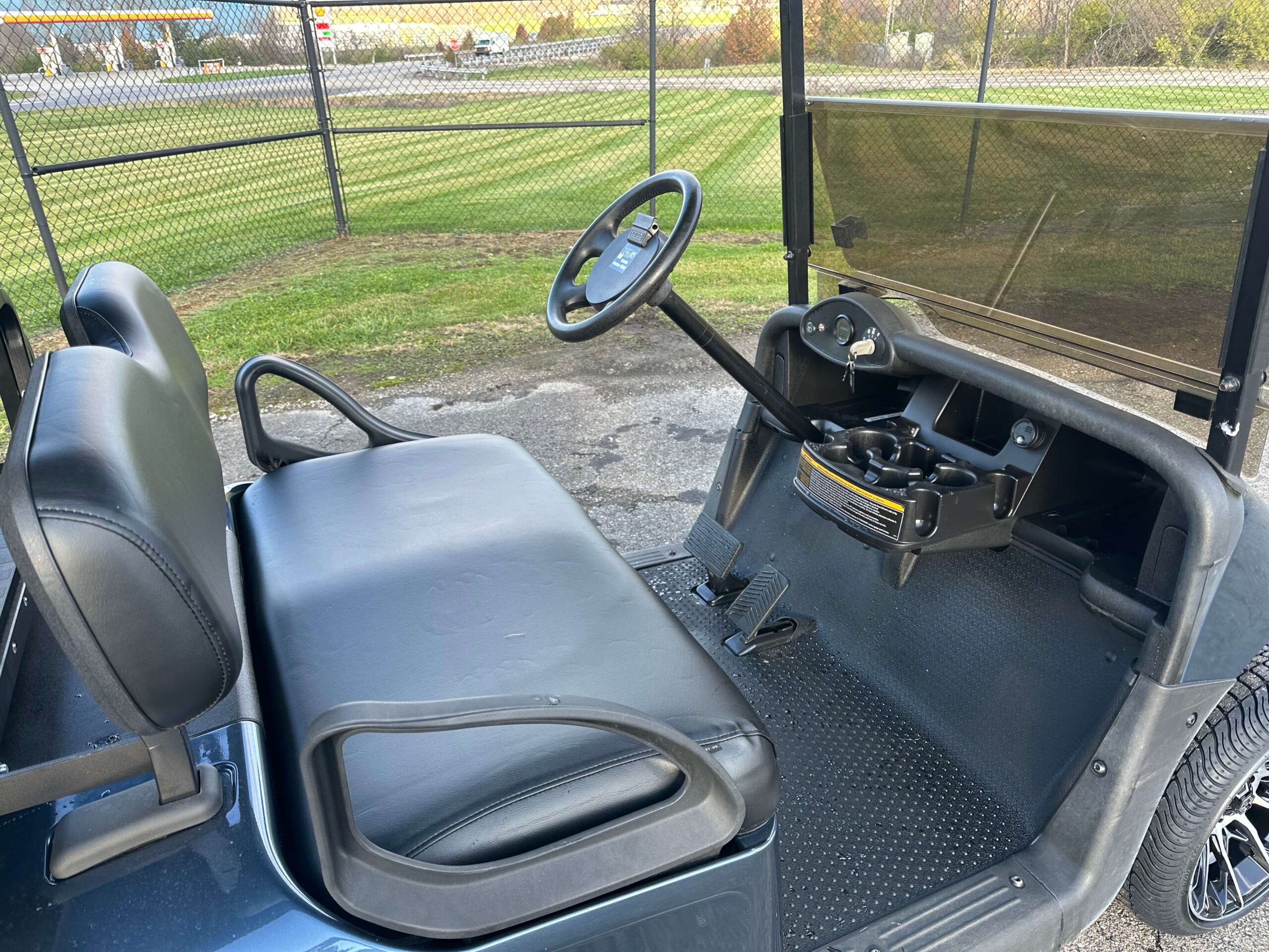 2020 EZGO RXV photo 4