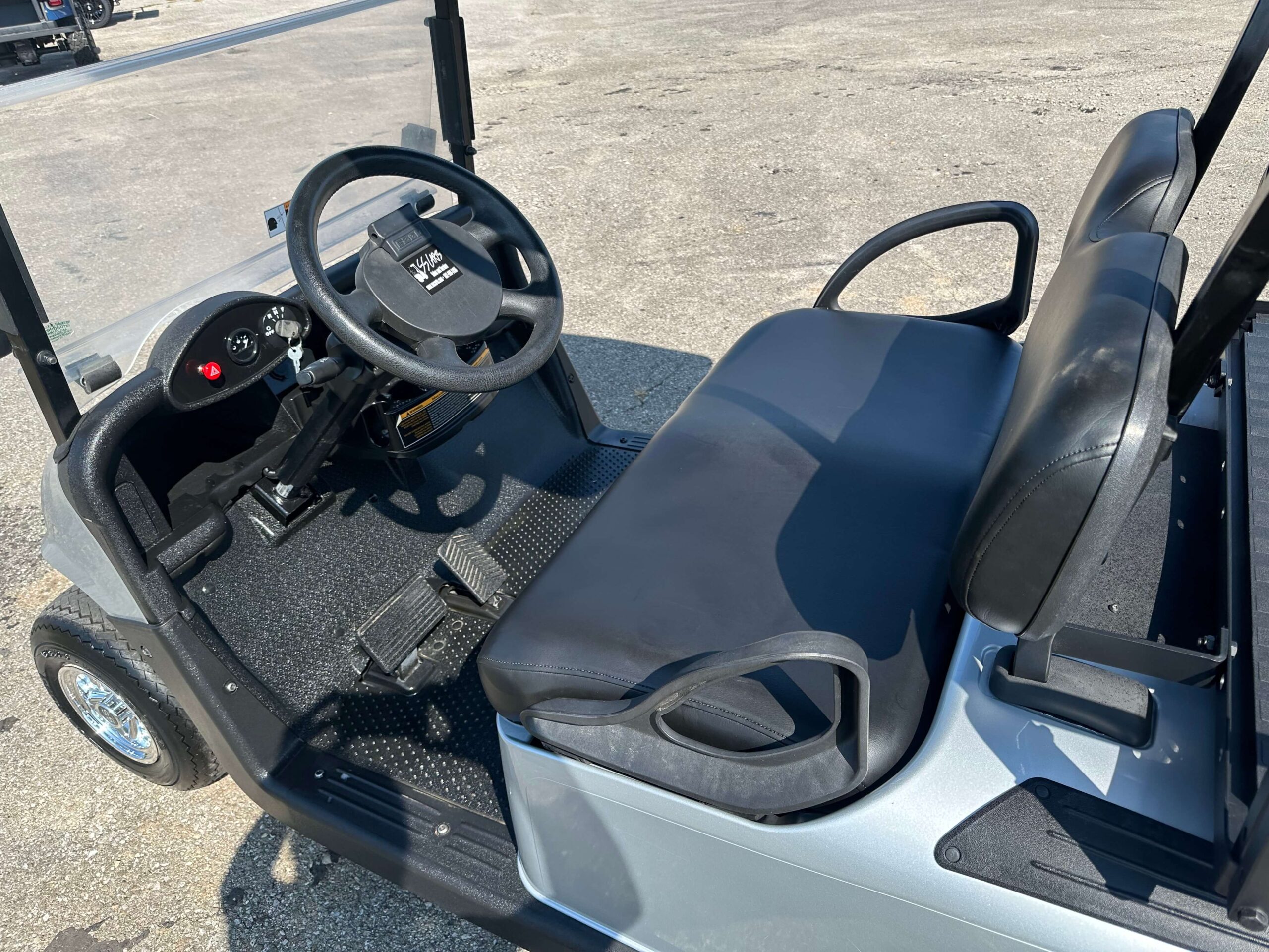 2021 EZGO RXV photo 8