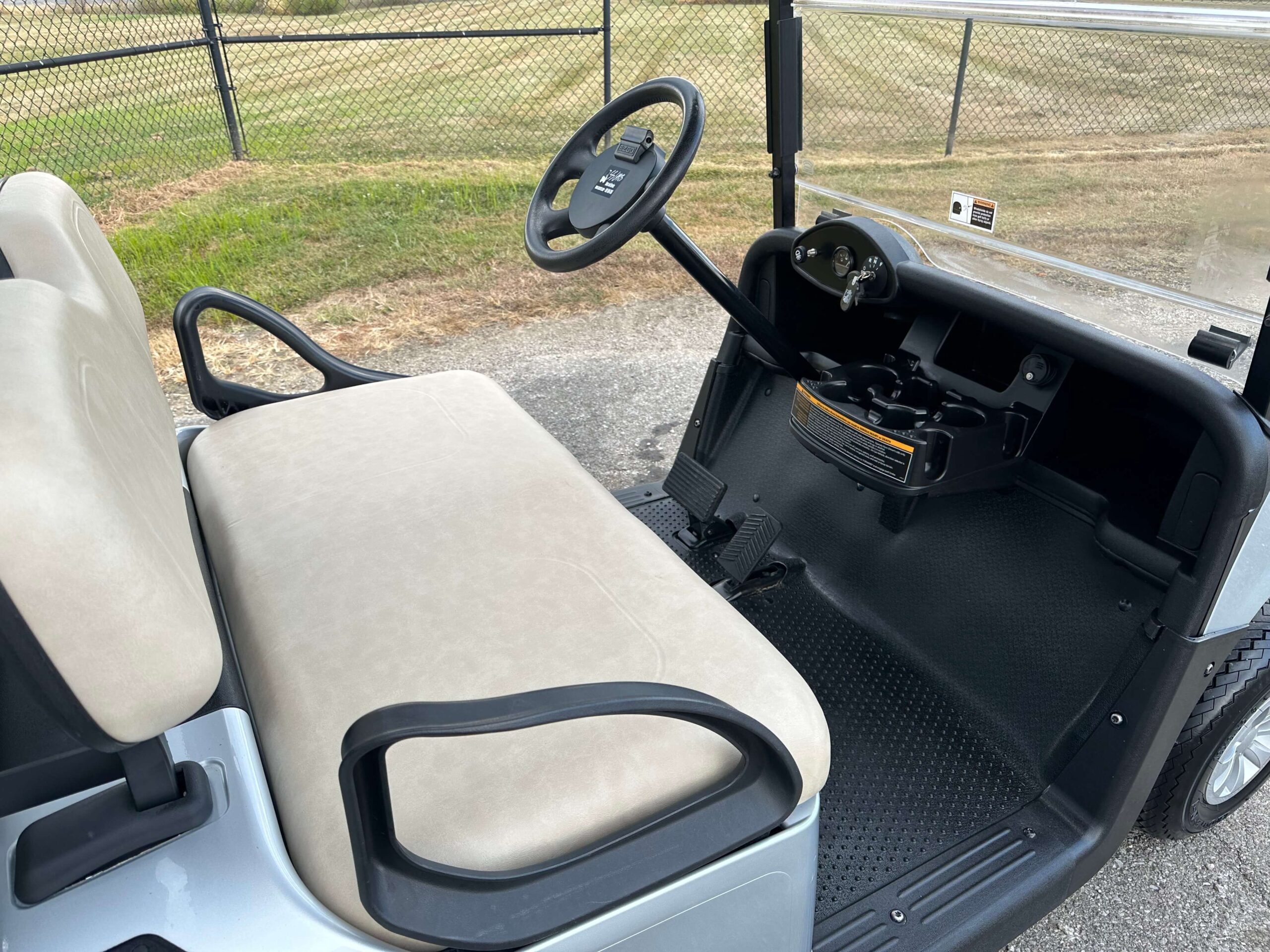 2021 EZGO RXV photo 3
