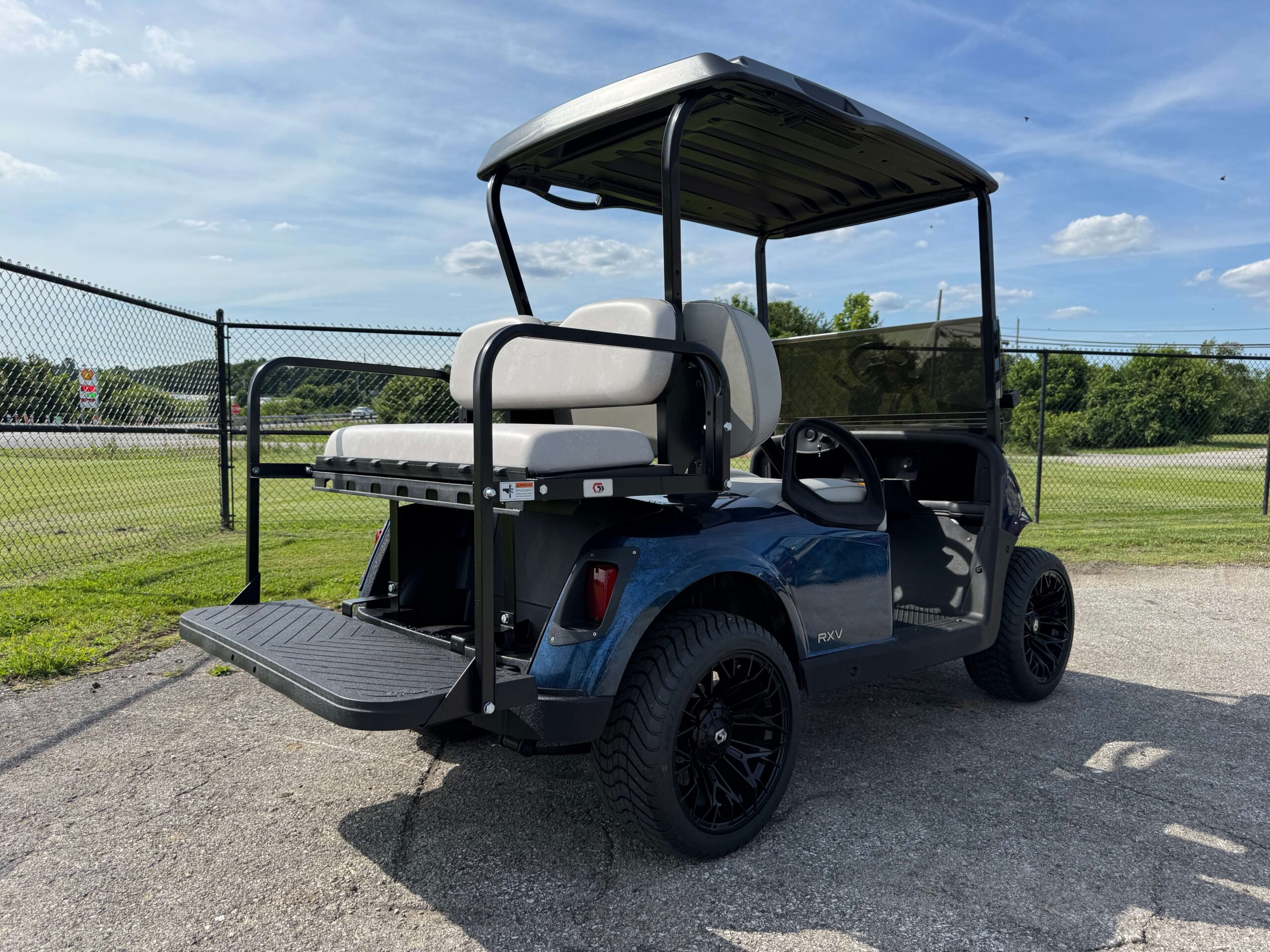2021 EZGO RXV photo 4