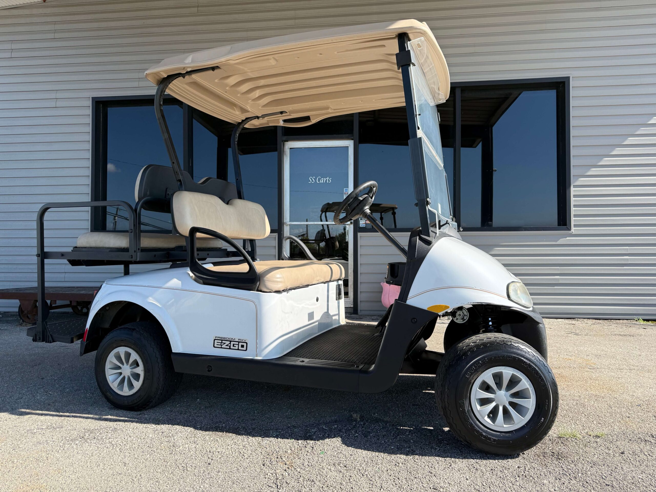 2018 E-Z GO RXV FREEDOM Electric 4P | White