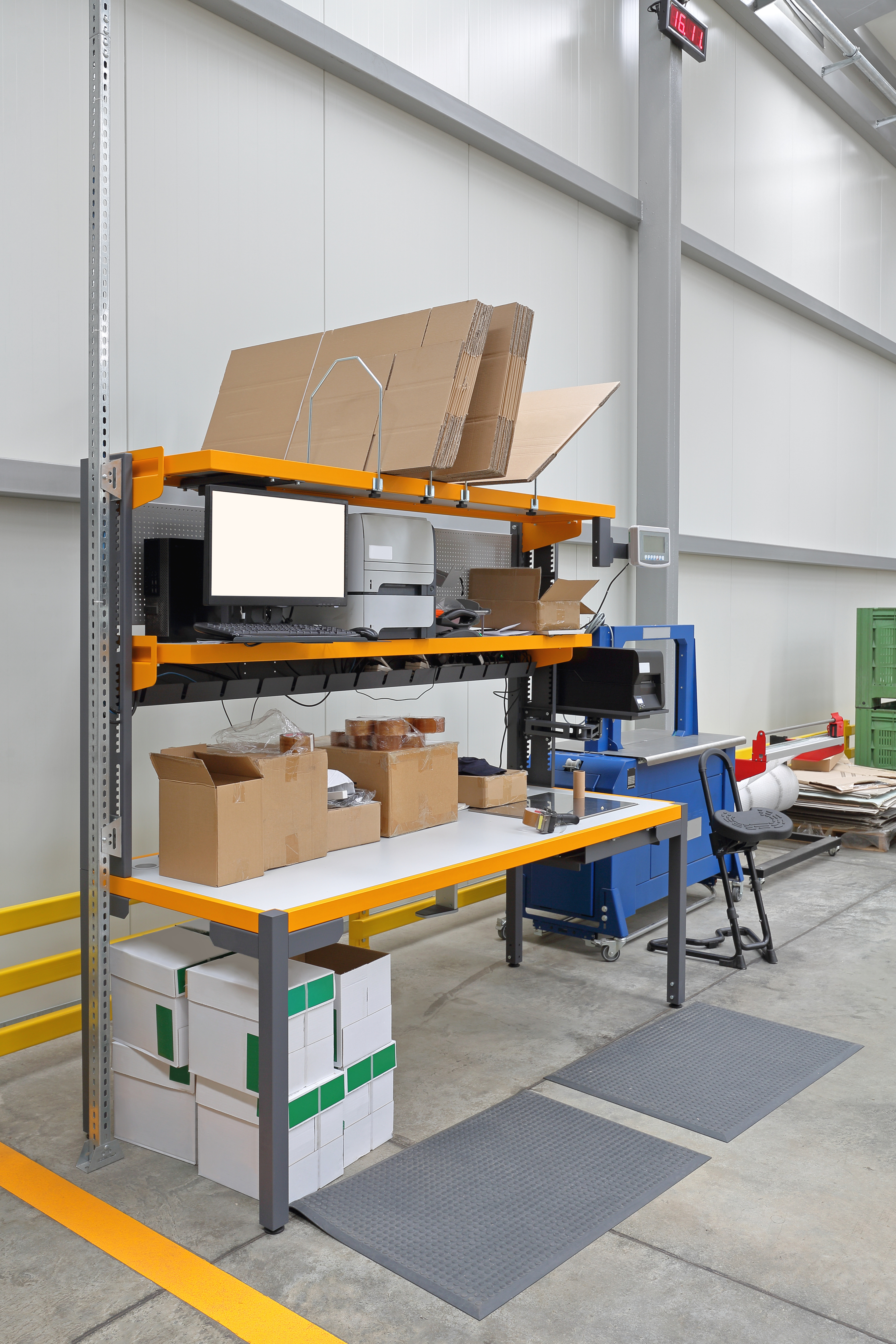 Efficient Configure of Packing Station For Order Fulfillment in Distribution Center