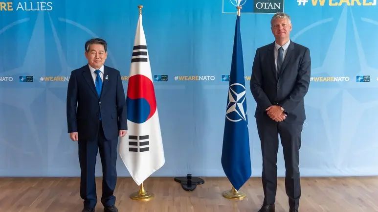 South Korea Nato To Boost Partnership On Security Cyber Threats - 4K Light Pictures for Desktop