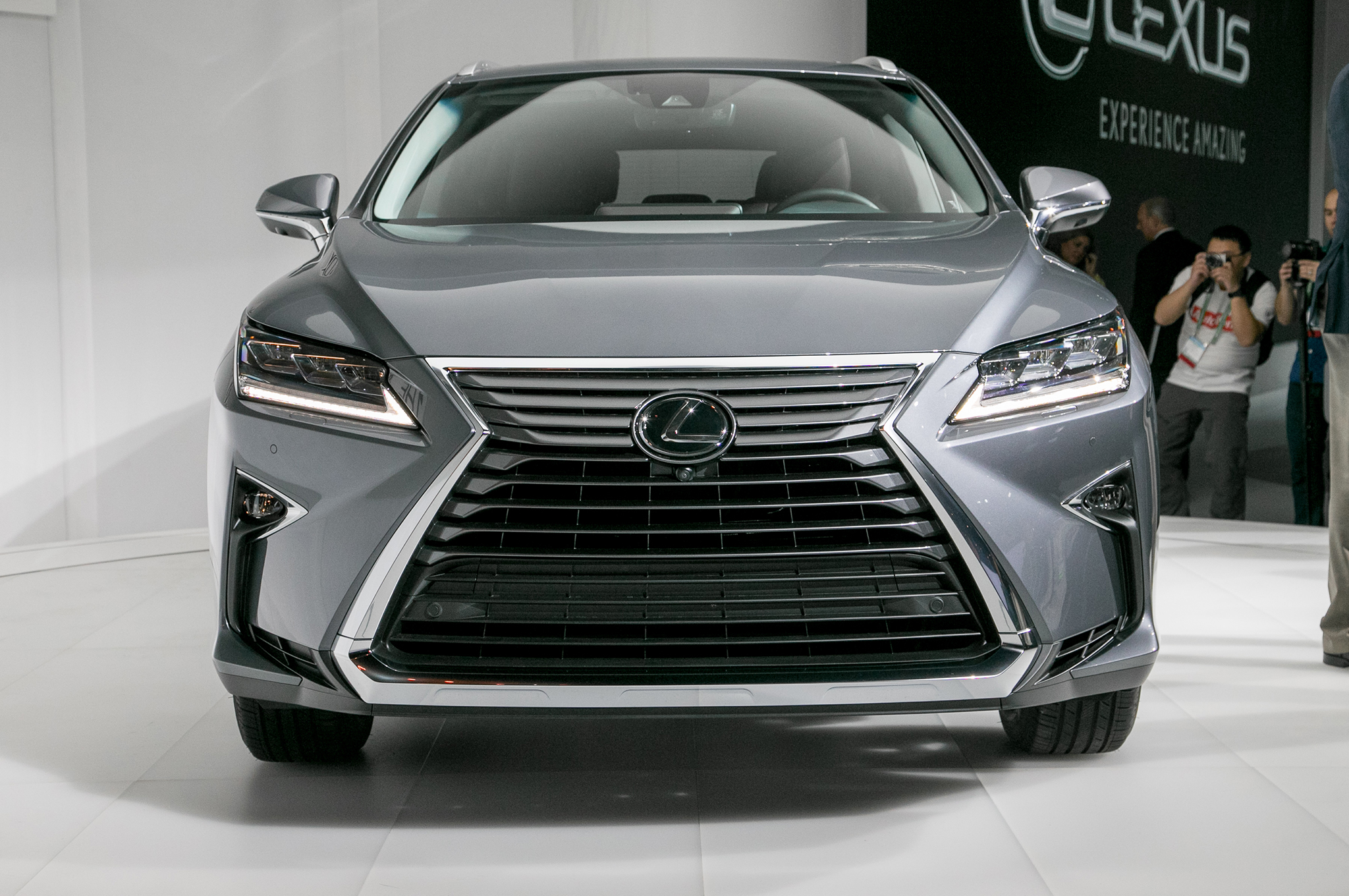 2018 LEXUS RX L FIRST LOOK: MORE SPACE FOR THE CLAN – motortrend.com ...