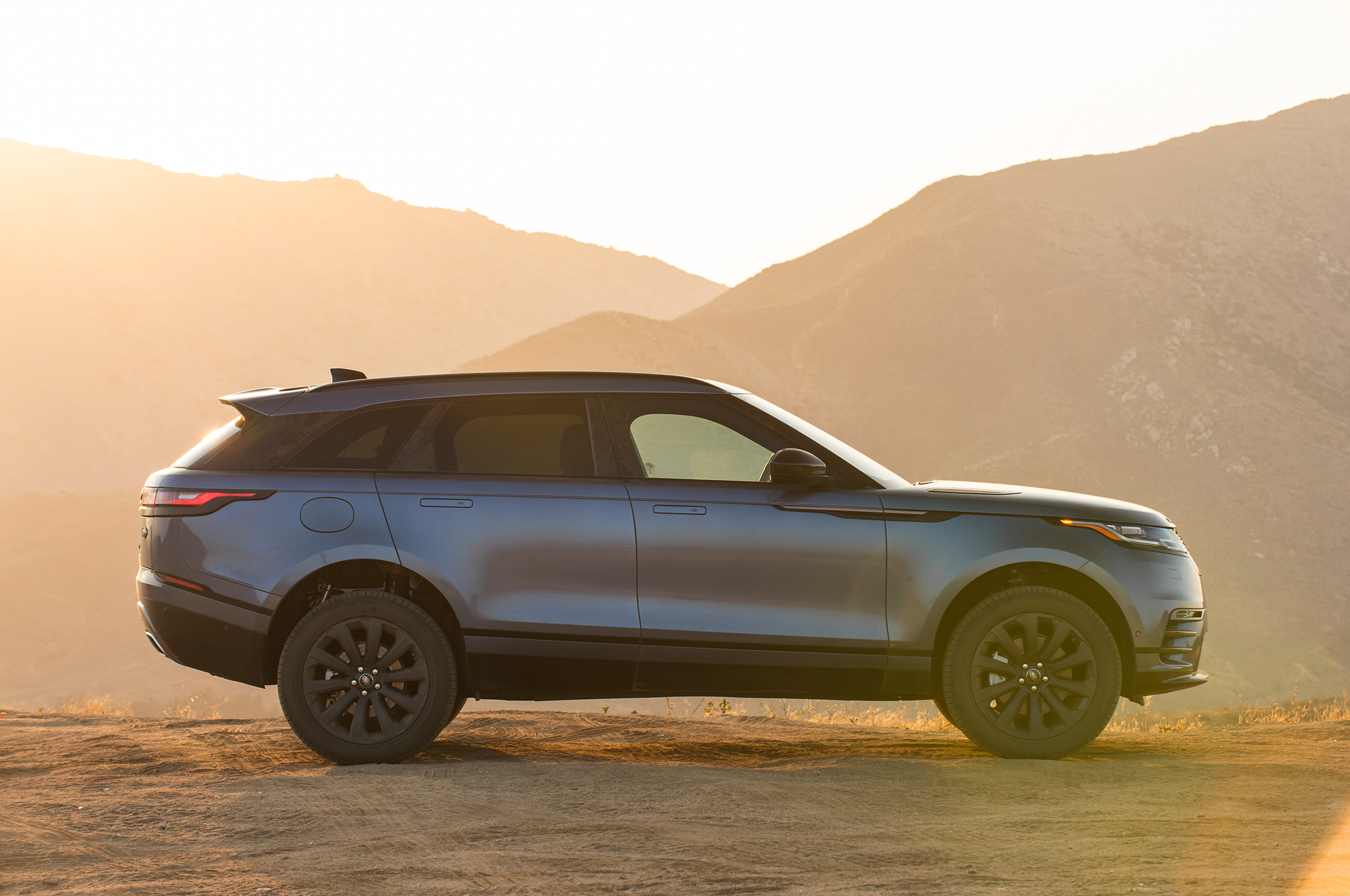 Range Rover Velar R Dynamic Vs Se 2018 Range Rover Velar R-Dynamic SE Long-Term Arrival: Dream of England ...
