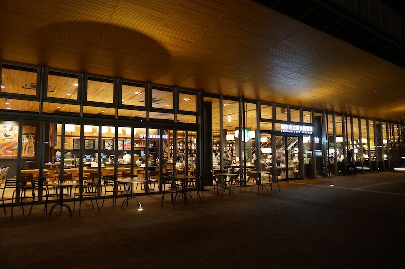 スタバ 蔦屋書店 周南市立徳山駅前図書館