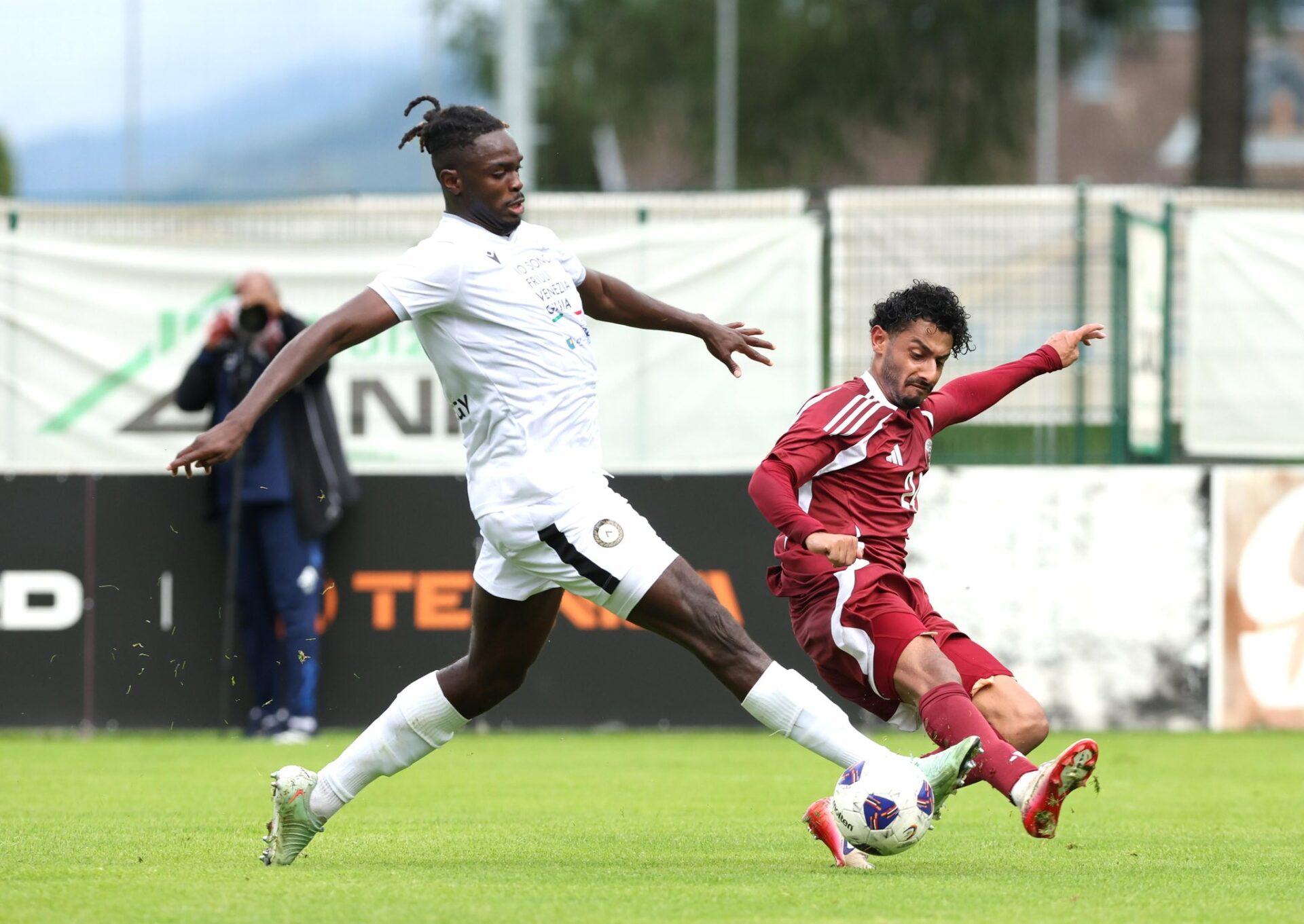 العنابي يخسر أمام أودينيزي الإيطالي في ثاني مبارياته الودية بالمعسكر النمساوي العنابي يخسر أمام أودينيزي الإيطالي في ثاني مبارياته الودية بالمعسكر النمساوي