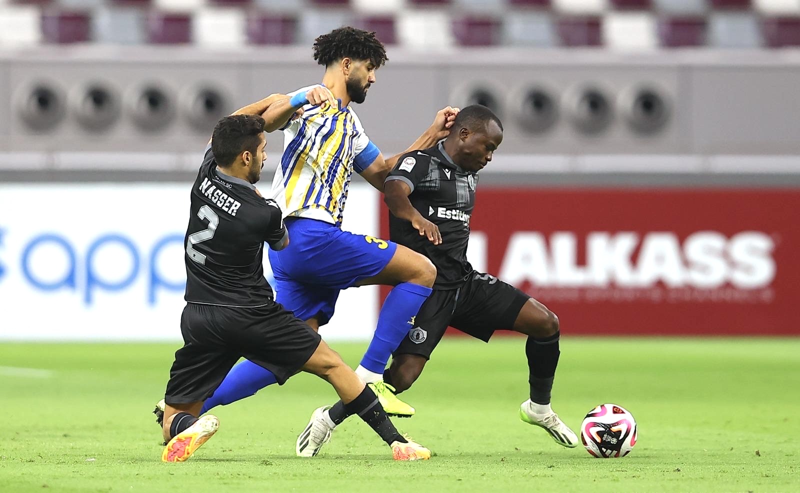 الغرافة يصطدم بنادي قطر في قمة الصراع على&nbsp;صدارة الدوري