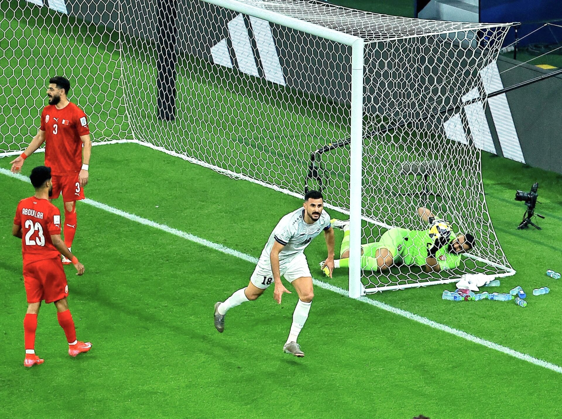 منتخب العراق يحقق فوزاً مستحقاً على نظيره البحريني في أولى مبارياته بكأس العرب