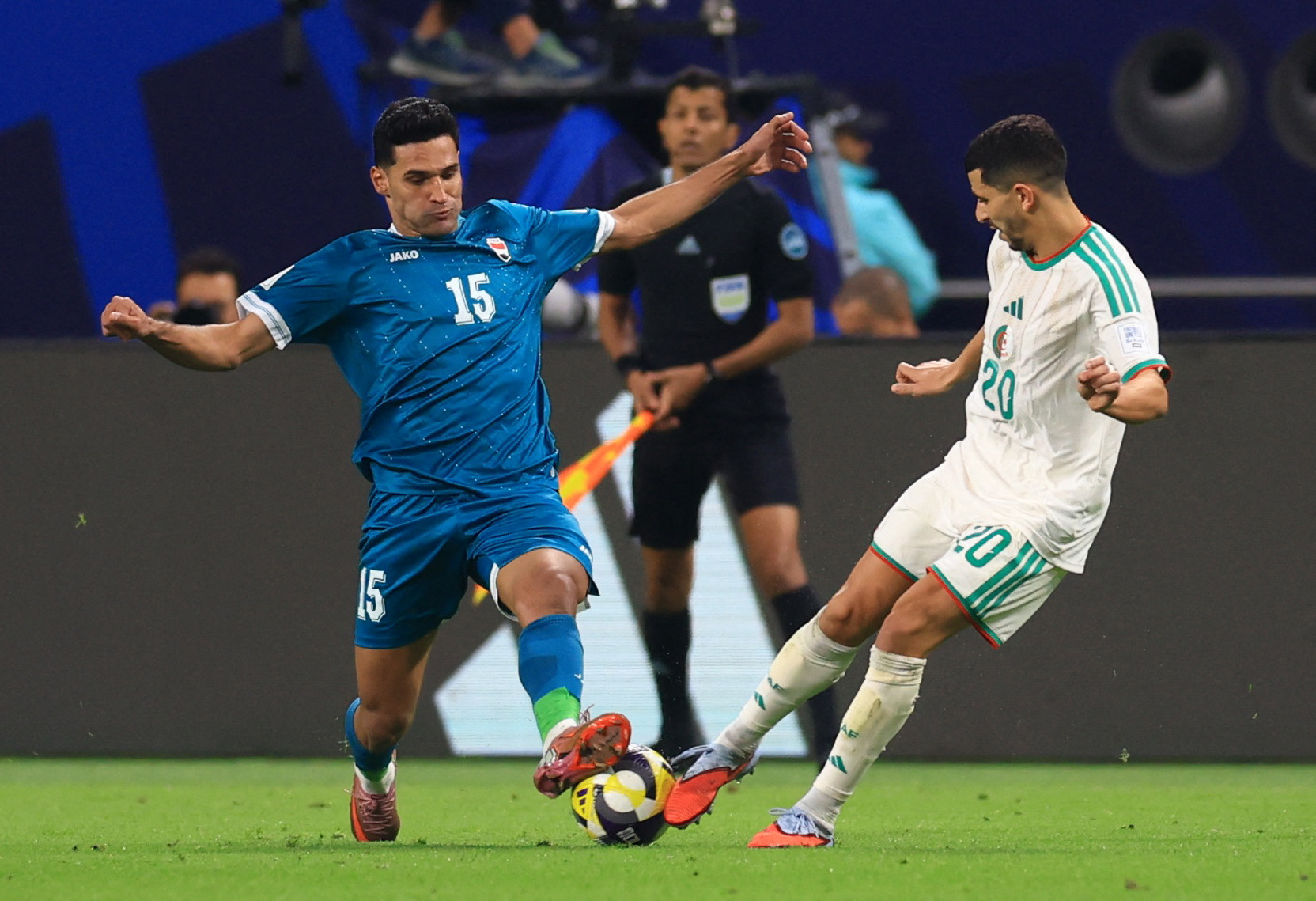 المنتخب الجزائري يتأهل للدور ربع النهائي في بطولة كأس العرب بفوزه على نظيره العراقي&nbsp;