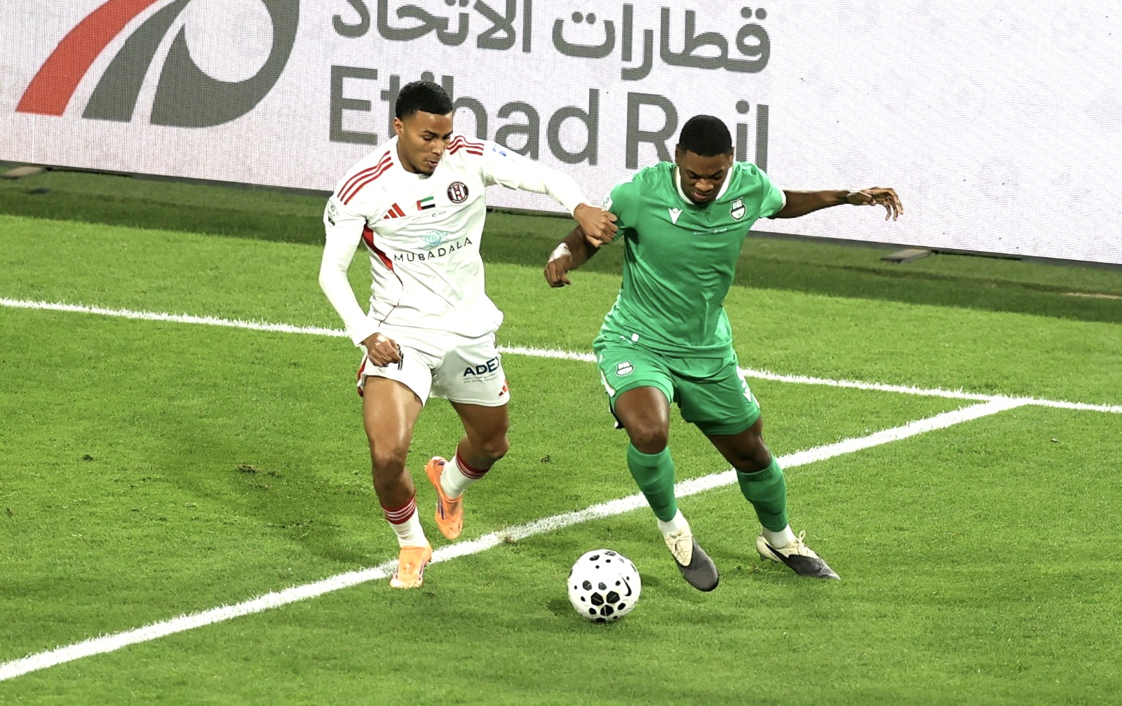 الأهلي يتوج بلقب النسخة الثالثة من كأس التحدي للسوبر القطري الإماراتي&nbsp;