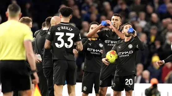 ليدز مستاء من استهجان جماهيره تجاه إفطار لاعبيه الصائمين ليدز مستاء من استهجان جماهيره تجاه إفطار لاعبيه الصائمين