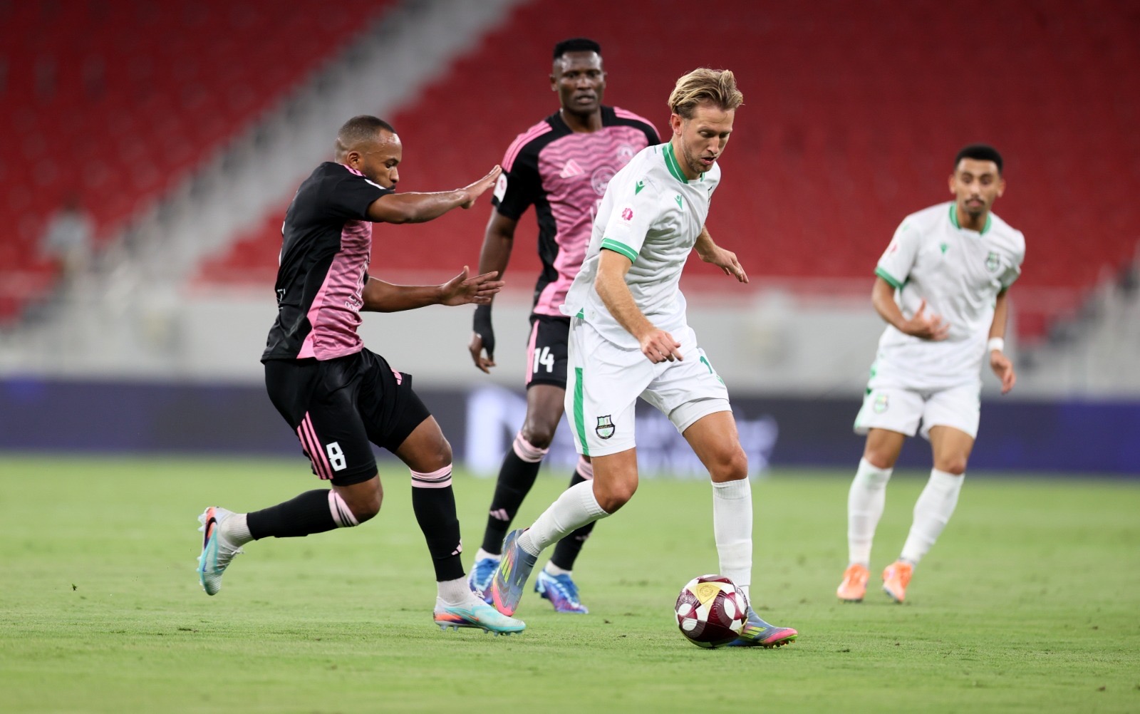 الأهلي يسعى لاستعادة نغمة الانتصارات في مواجهة العربي بالجولة 18 من الدوري