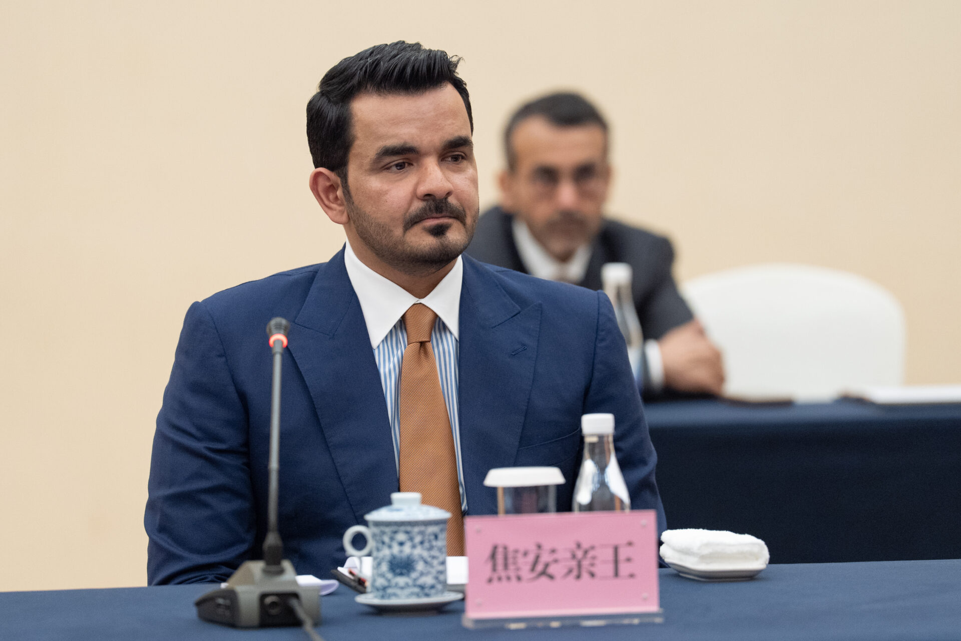 الشيخ جوعان يجتمع مع عضو مجلس الدولة بجمهورية الصين الشعبية