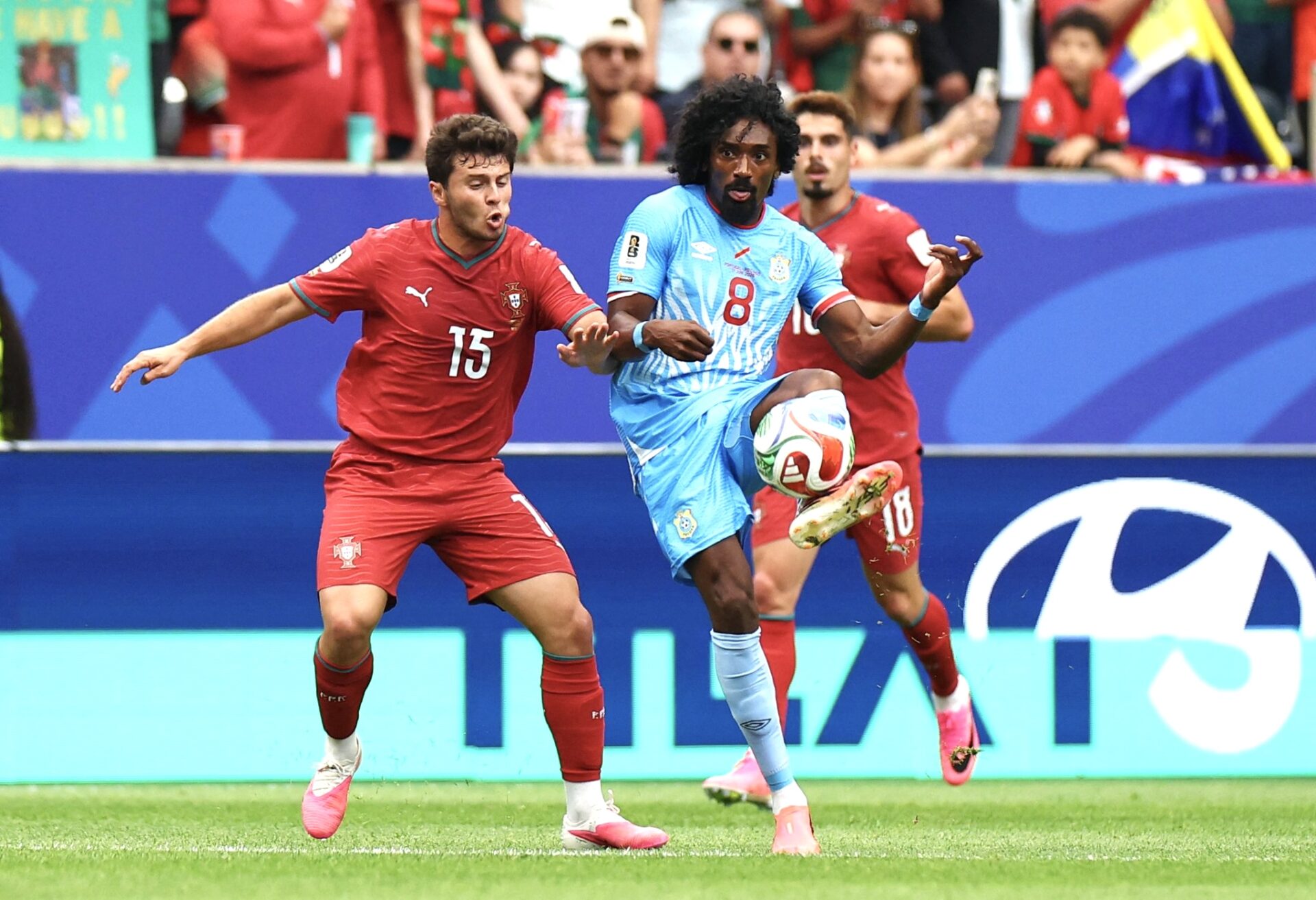 منتخب الكونغو الديمقراطية يخطف نقطة ثمينة من المنتخب البرتغالي في ملعب هيوستن منتخب الكونغو الديمقراطية يخطف نقطة ثمينة من المنتخب البرتغالي في ملعب هيوستن