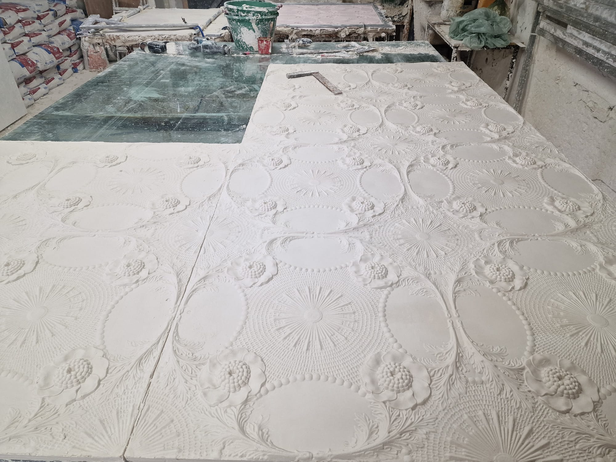 Plafond en staff et plâtre — Château de la Veyrie à Bernin