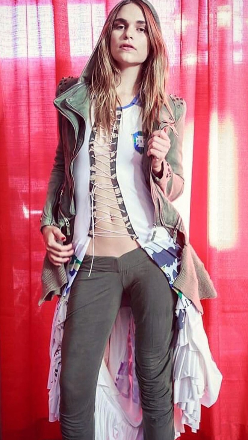 A Thousand Ways to Wear / TShirt Upcycle Additional Photo