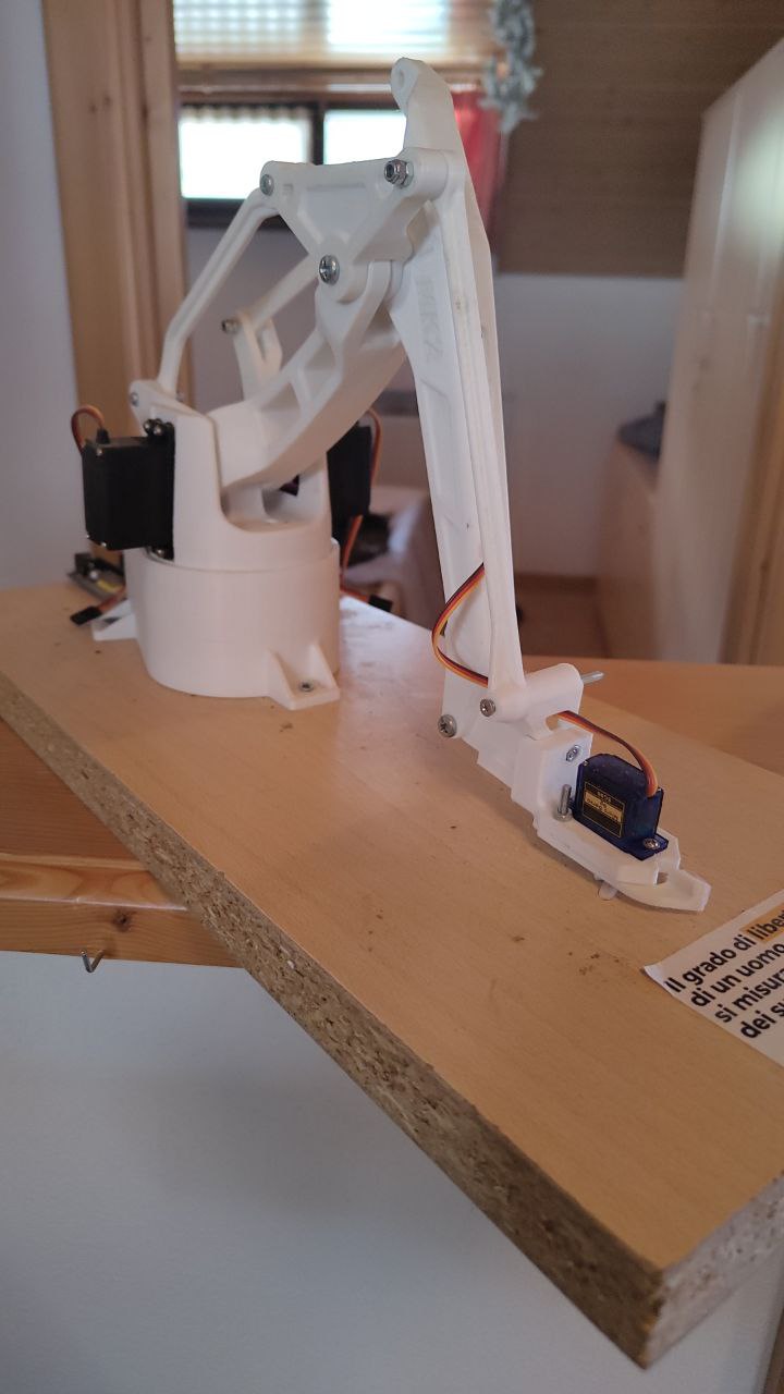 FabLab Belluno: Progetti Spicci - Braccio Robot - Maker Faire Trieste