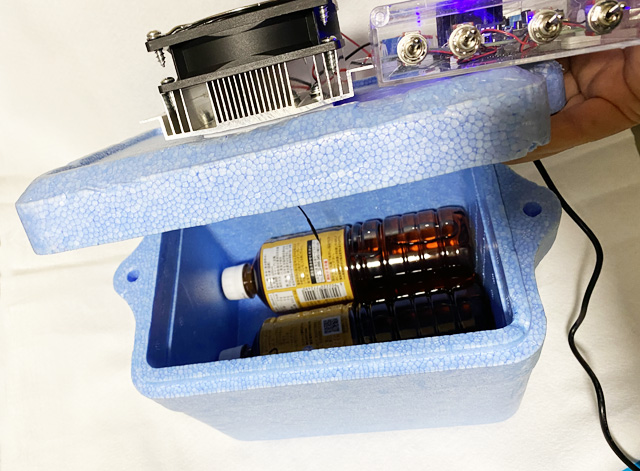 Personal Peltier-based tabletop air conditioner & tabletop cooler/warmer Additional Photo