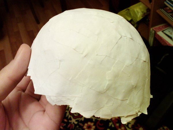 Make robot parts with papier-mÃ¢chÃ©