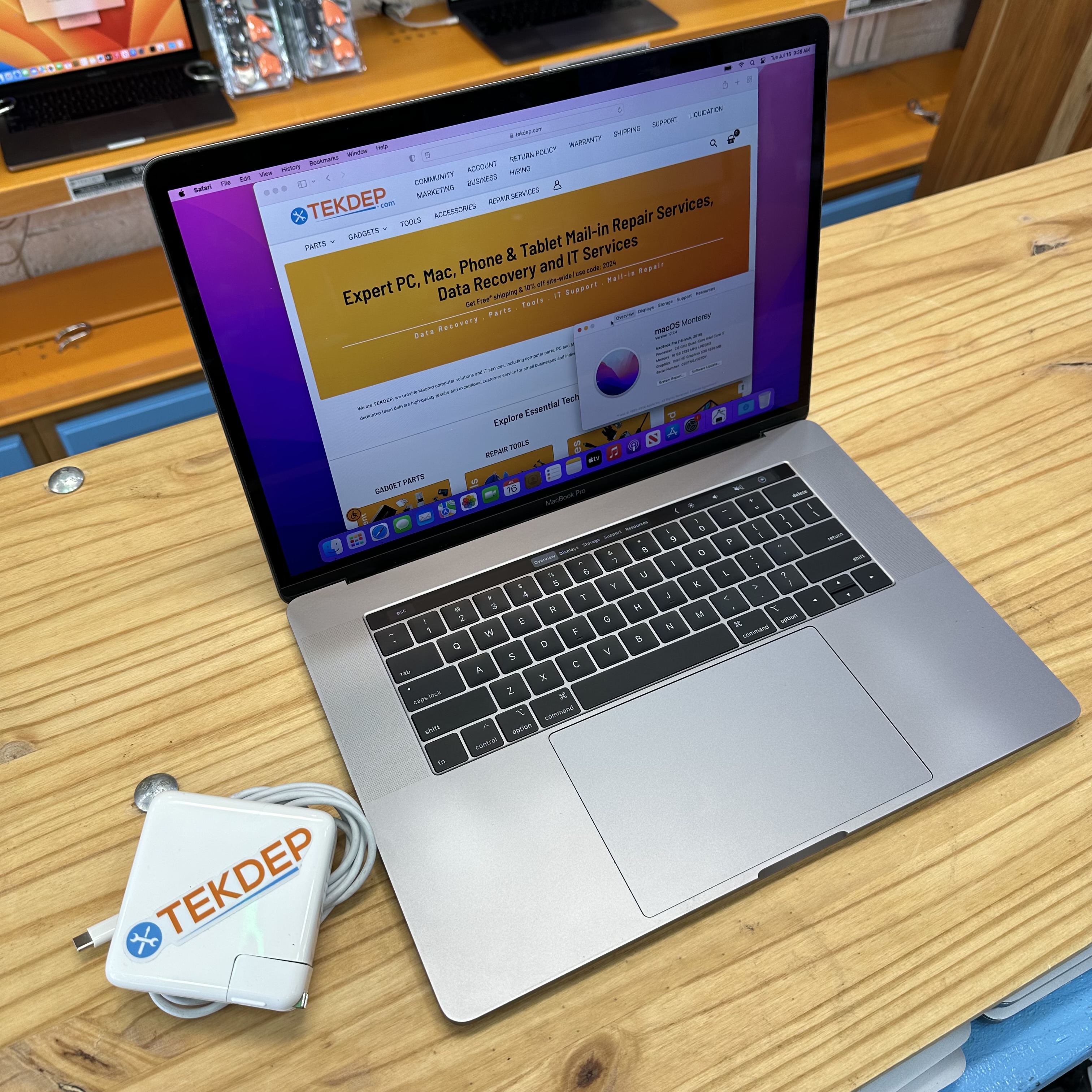 2017 Apple 15″ MacBook Pro 2.8GHz i7 16GB RAM 251GB SSD Touch Bar Space Gray