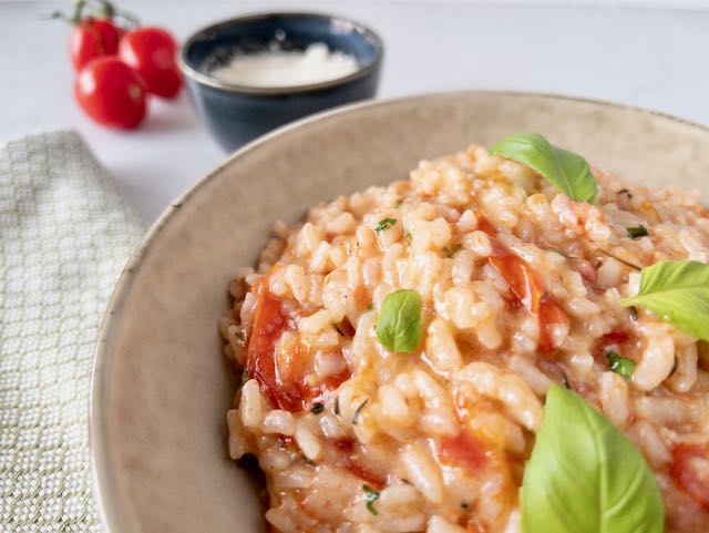Multicooker risotto met tomaat en spekjes