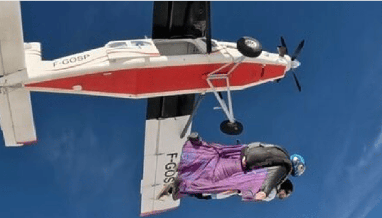 Faire un saut en wingsuit tandem depuis un avion
