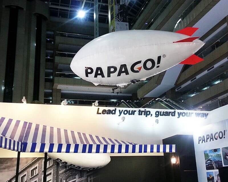 與PAPAGO合作的遙控飛船_可以遙控的造型空飄氣球於世貿展覽場，展場中飛行的廣告_2